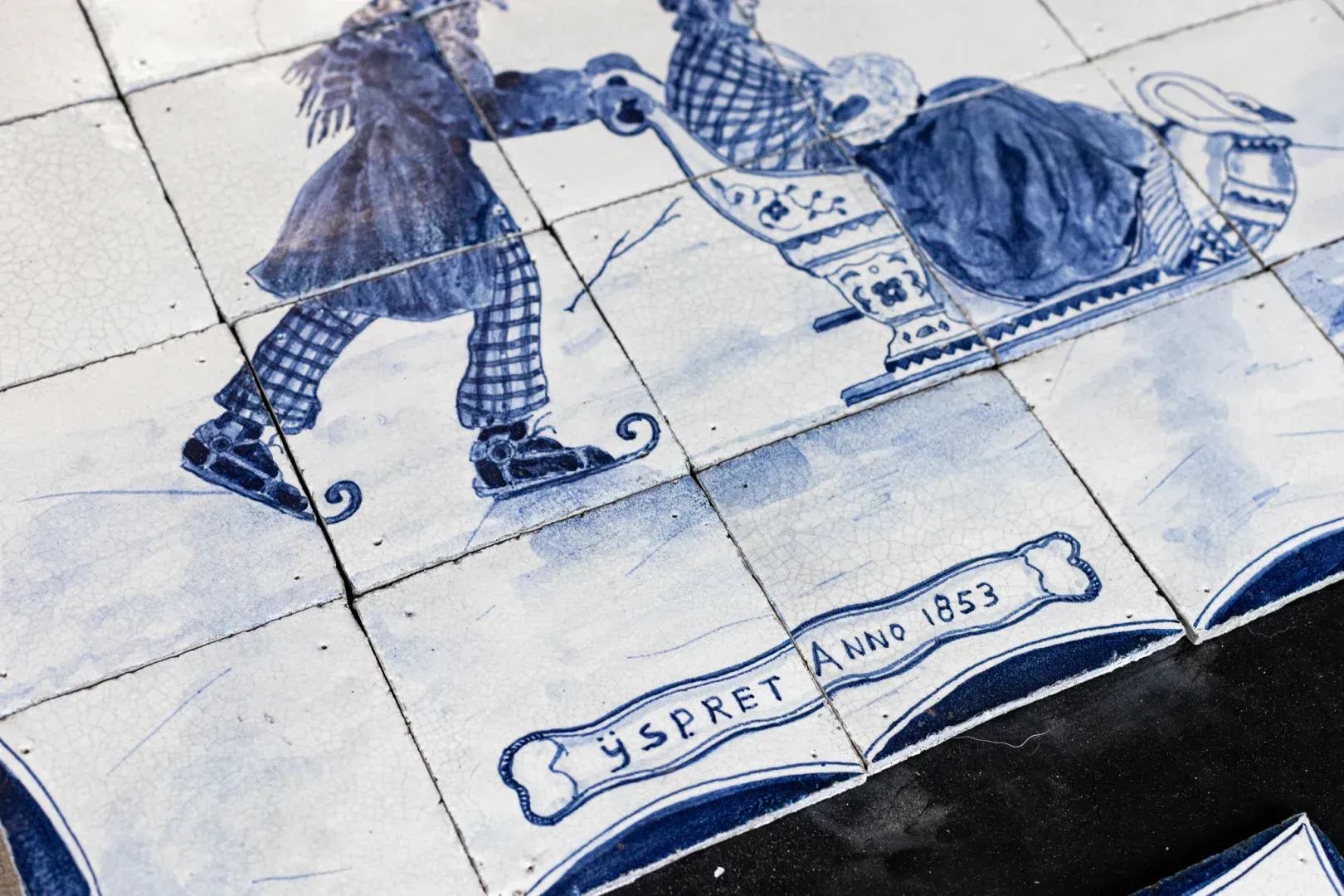 Panneau ancien bleu de Delft peint à la main