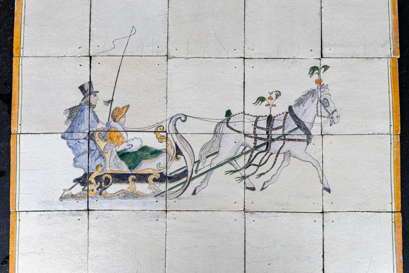 Panneau de carreaux ancien à bordure jaune et marques de cuisson