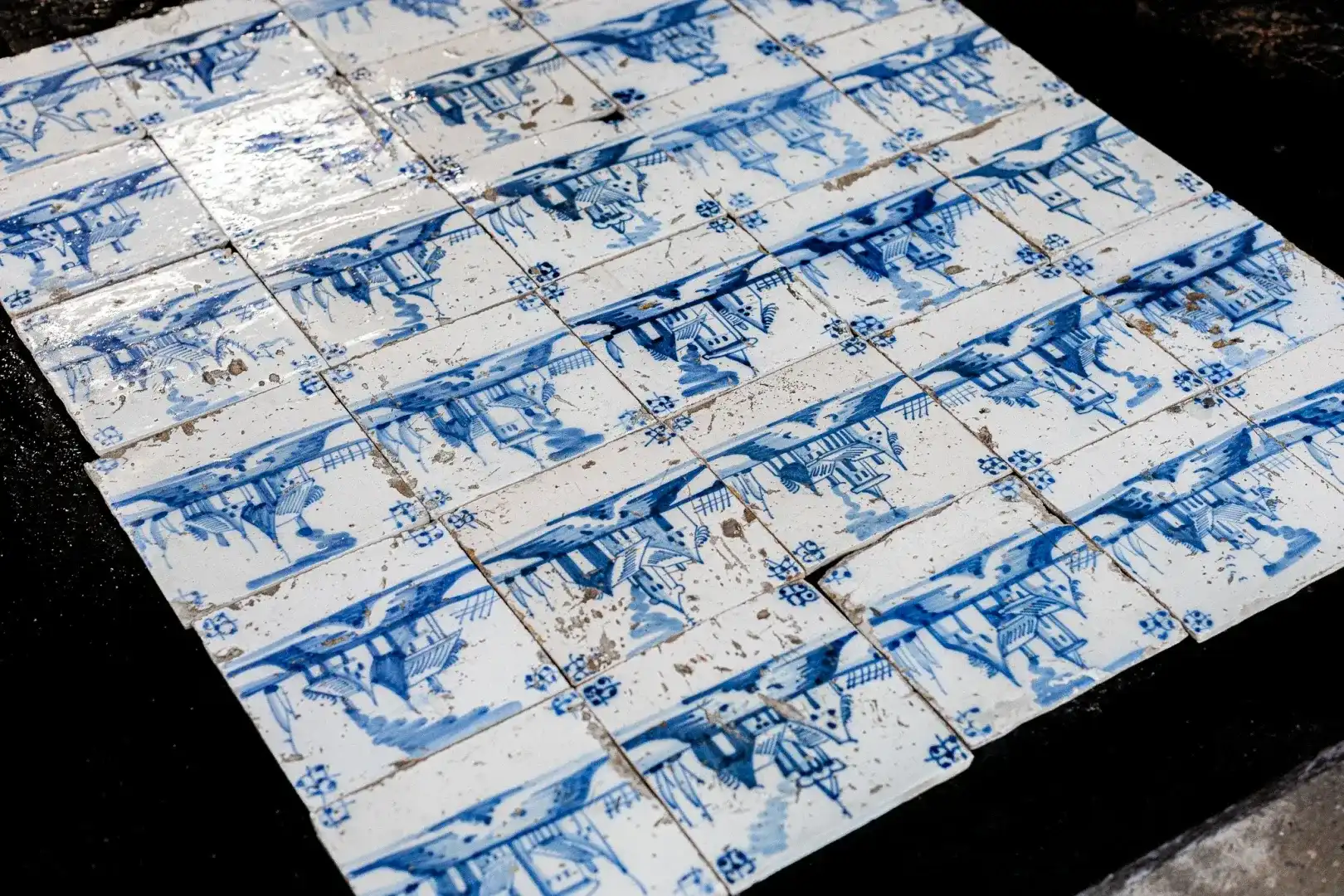 Antieke 17de Eeuwse Wandtegels Met Blauwe Schildering