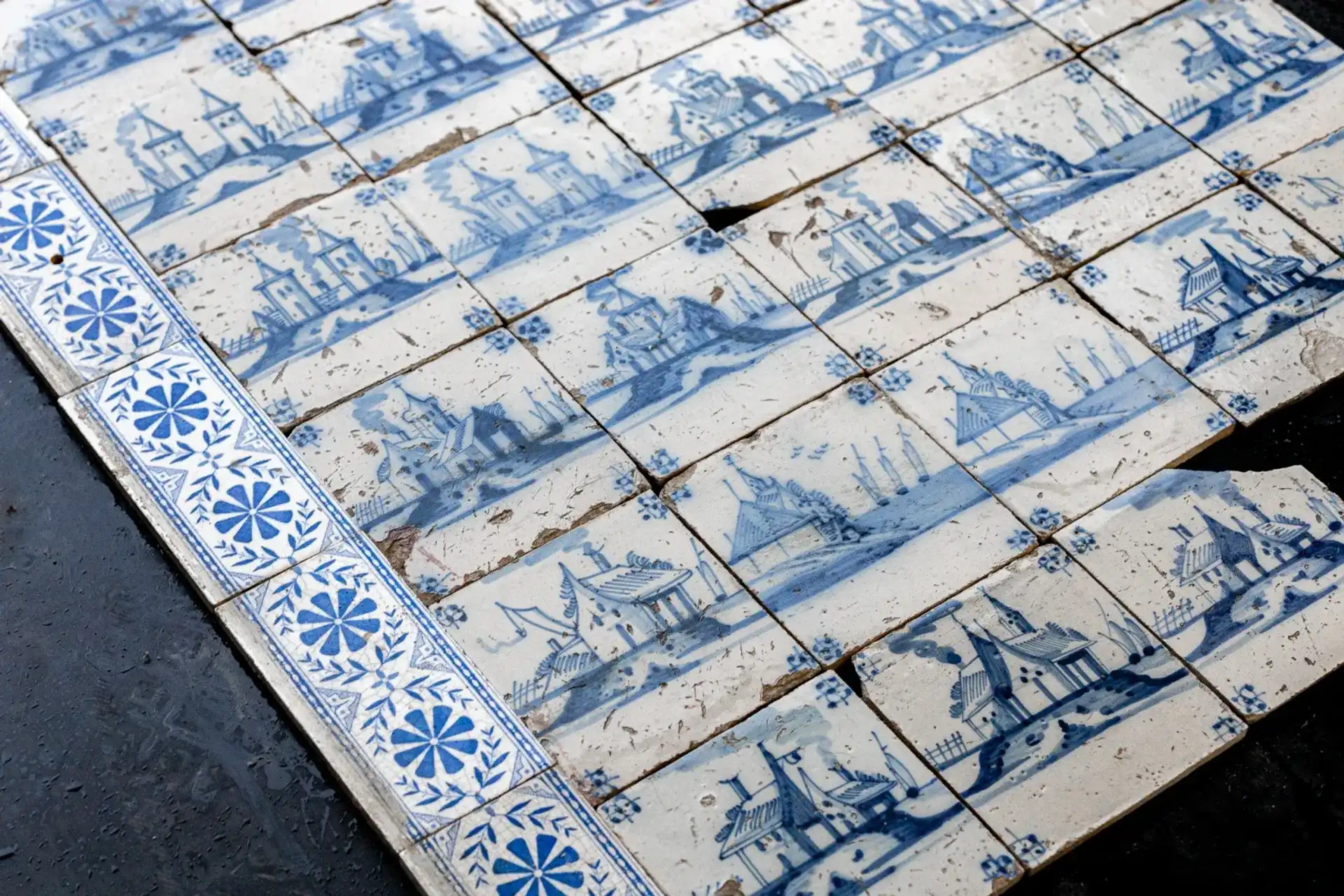 Antieke Decoratieve Randtegels Verwerkt Om Een Antiek Delftsblauw Plateau