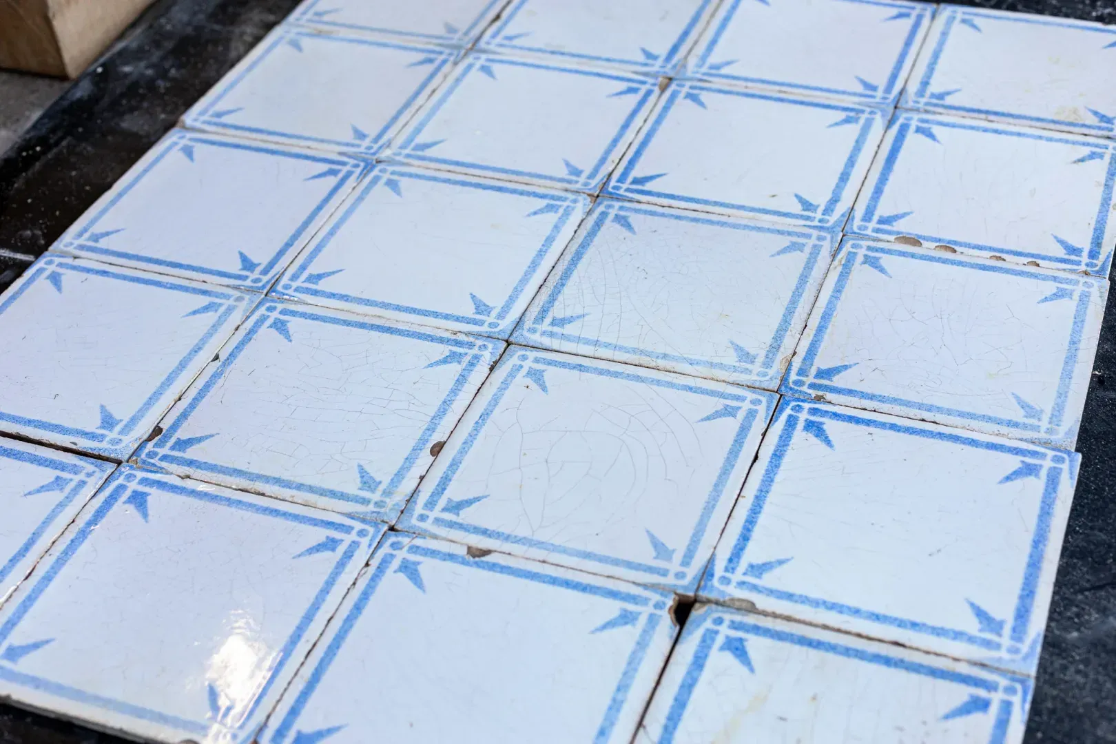Antike Delfter blaue Wandfliesen mit Stern