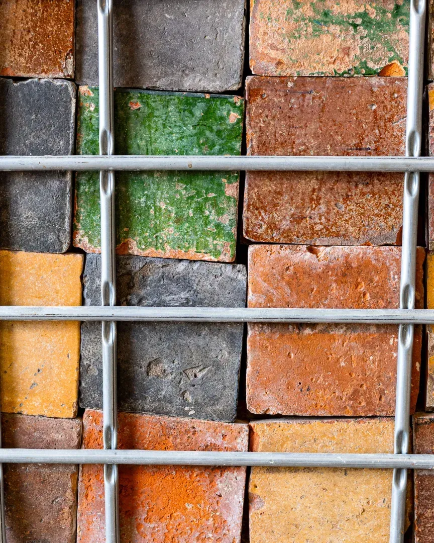 Carreaux anciens en terre cuite aux couleurs mélangées
