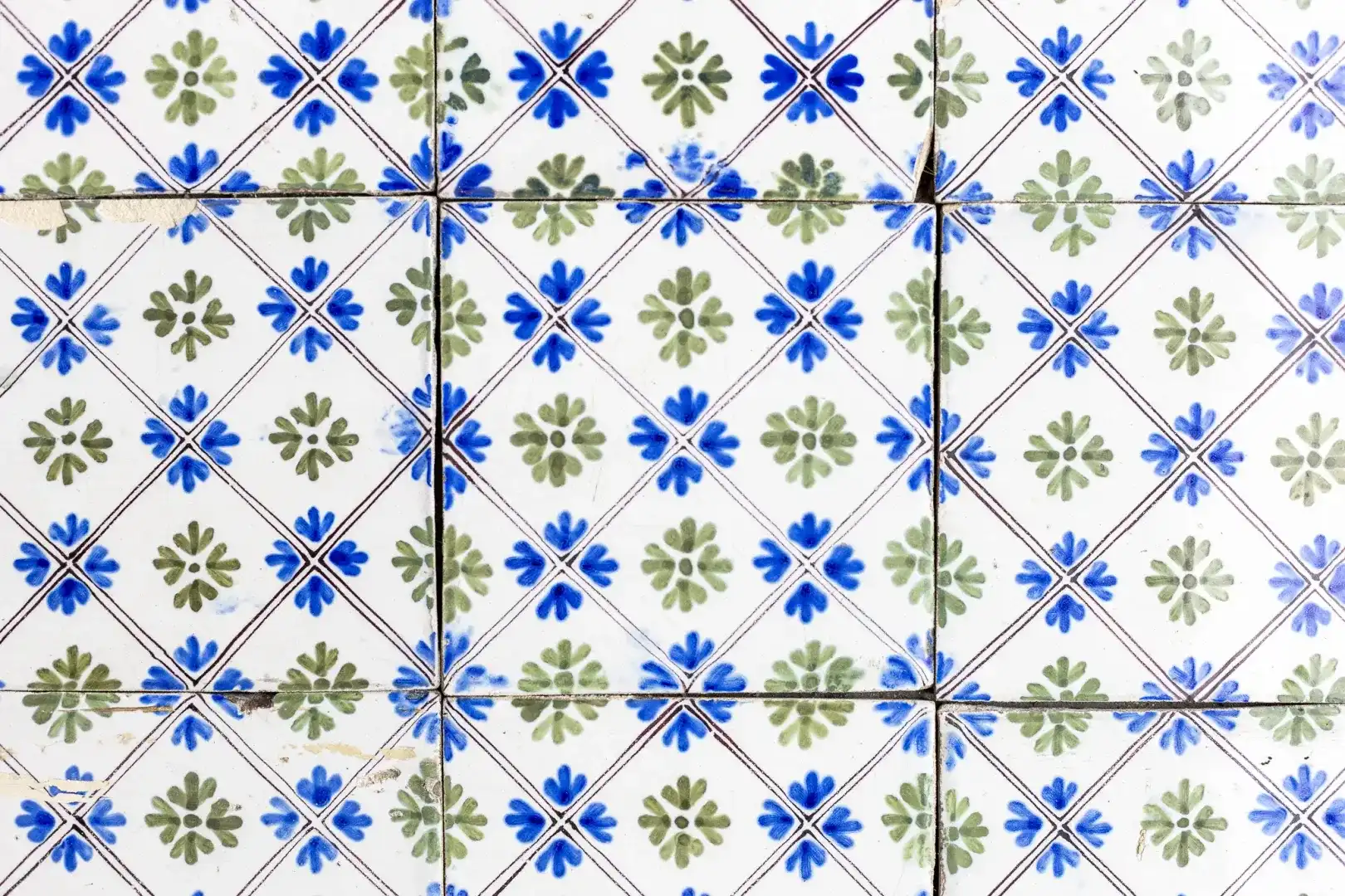Antieke Gebakken Wandtegels Met Bloemschildering