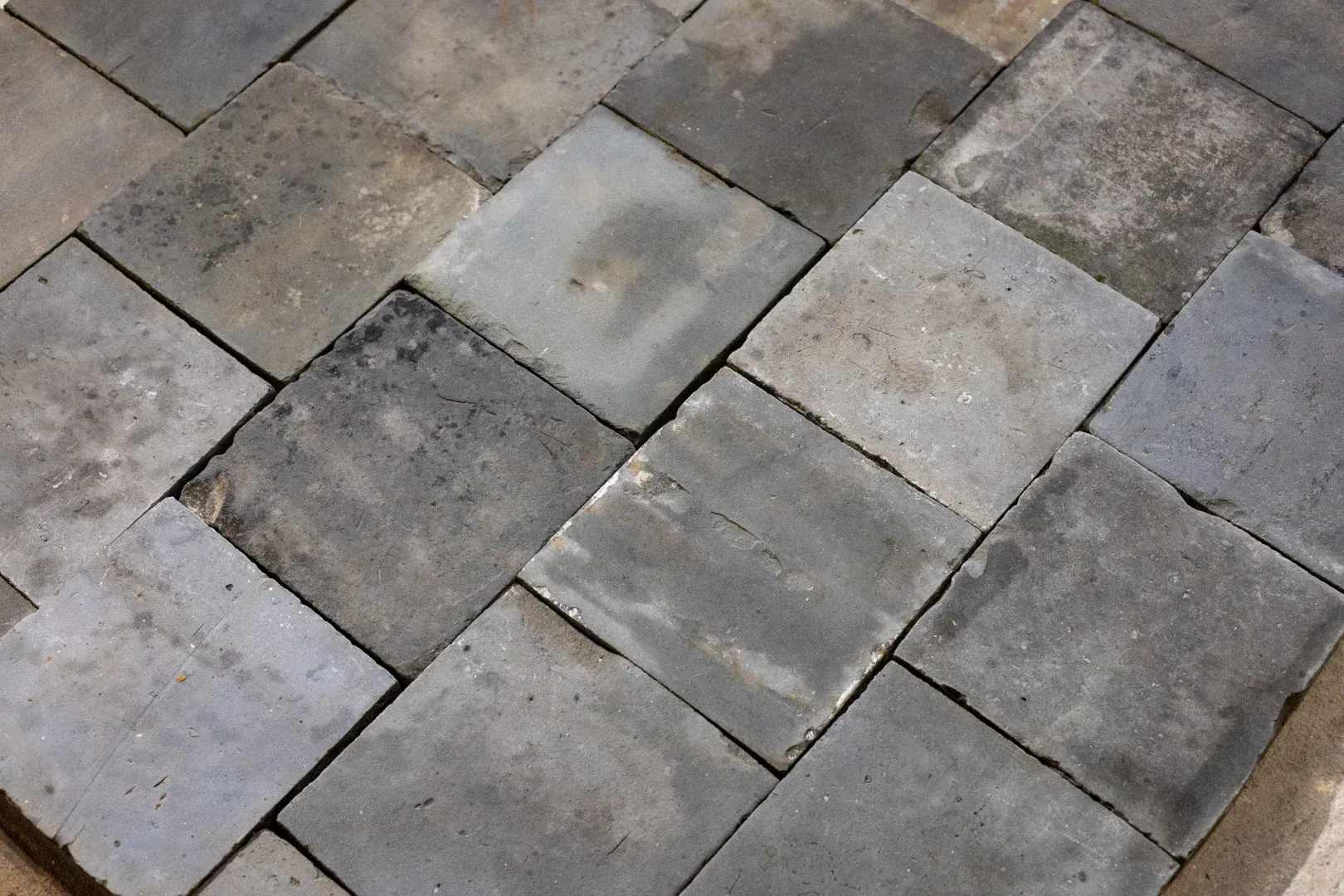 Carreaux de sol anciens à cuisson réductrice