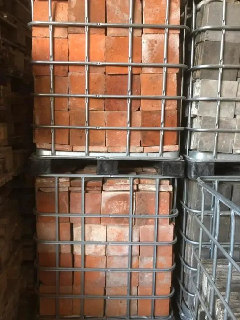 Carreaux de sol anciens rouges