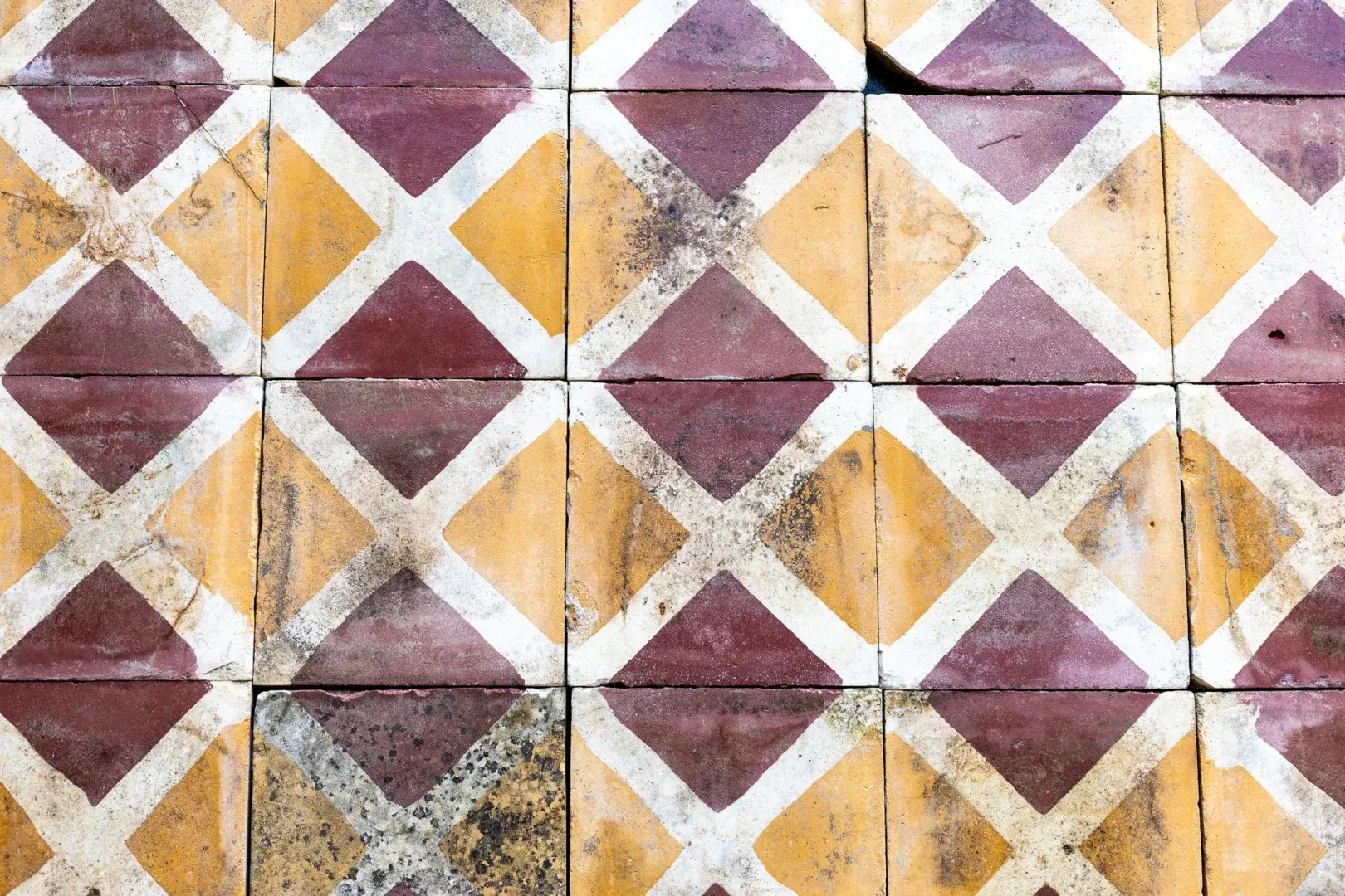 Carreau de sol ancien peint