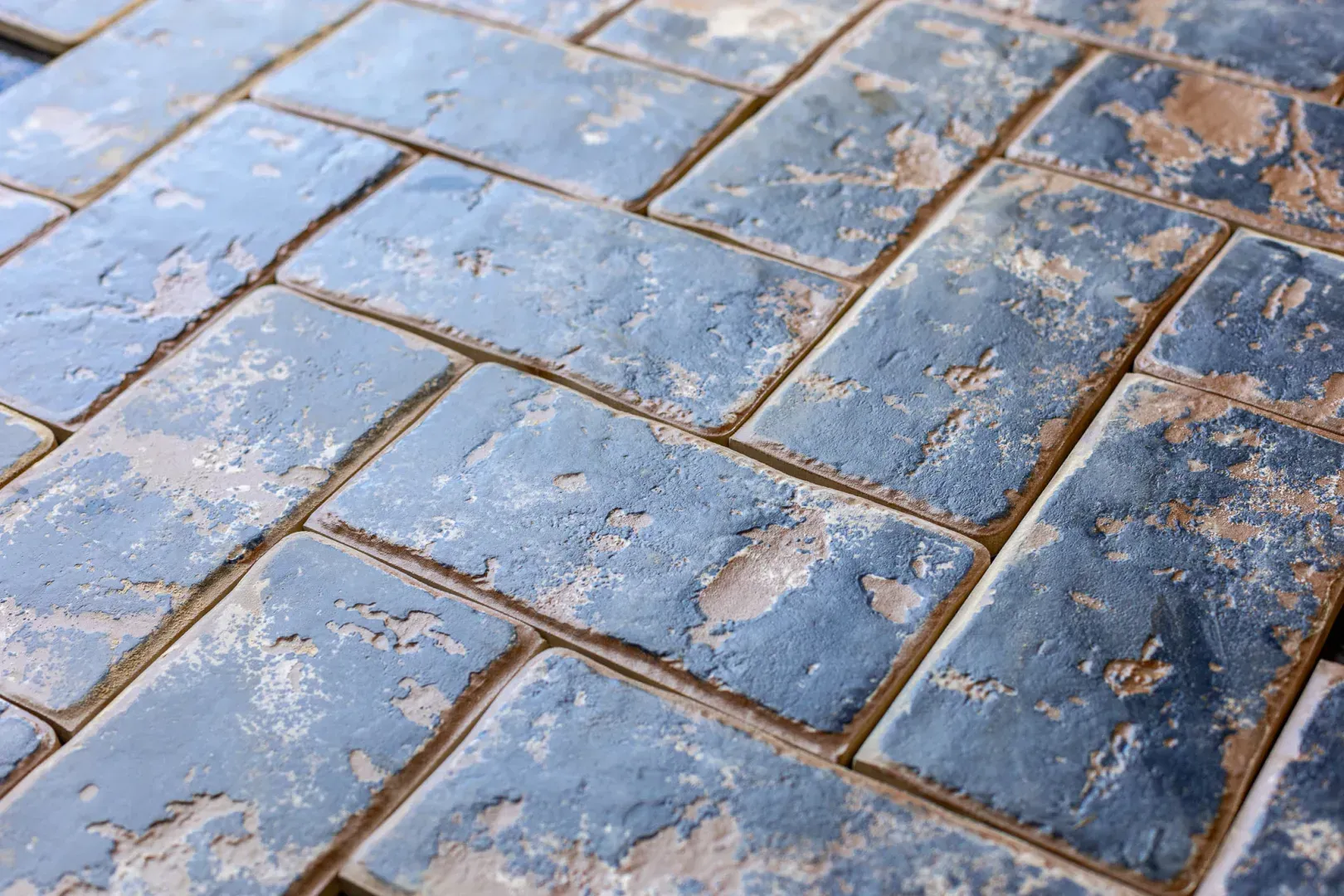 Carreaux de sol bleus en terre cuite