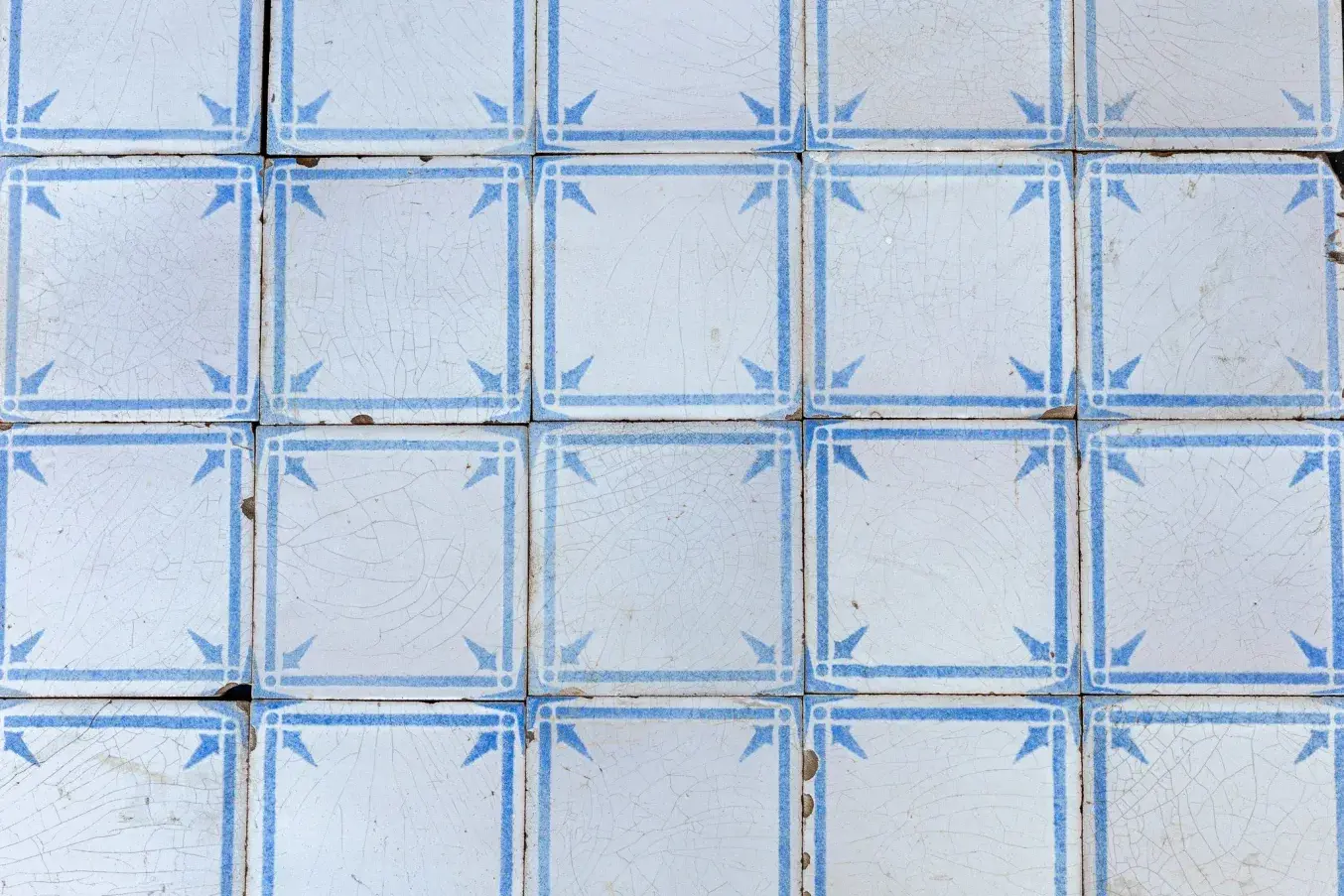 Antique Delft-blue wall tiles with a star, 13 x 13 cm