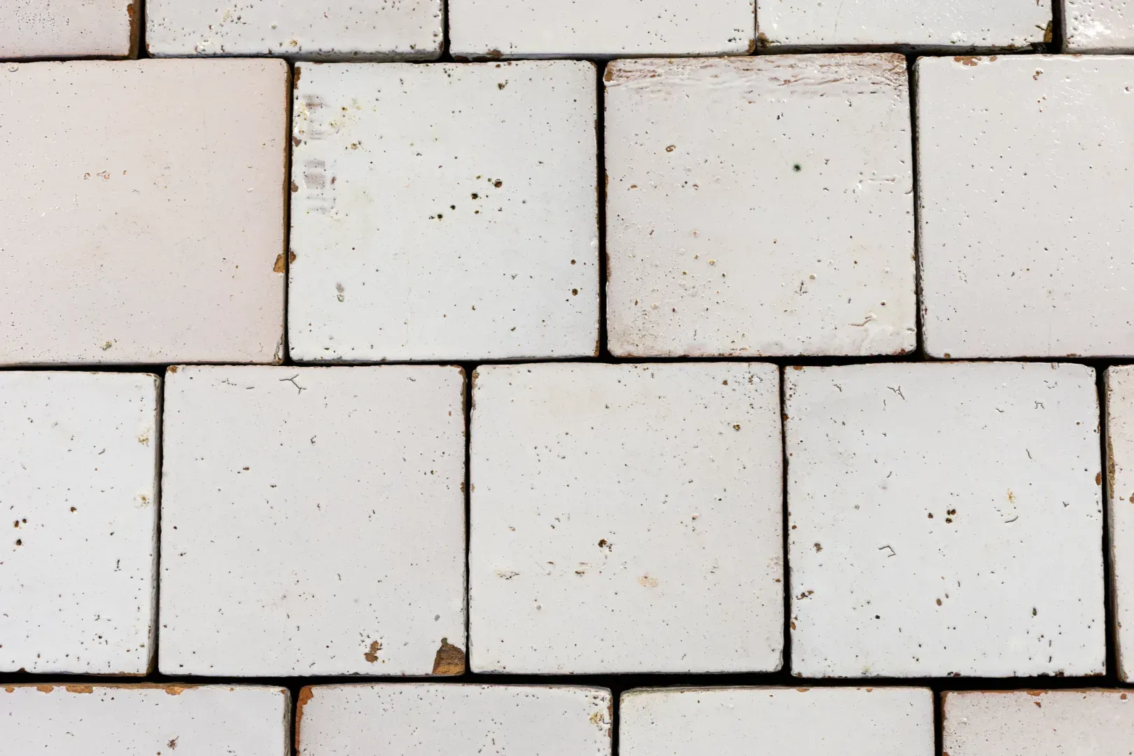 Carreaux anciens en terre cuite émaillée