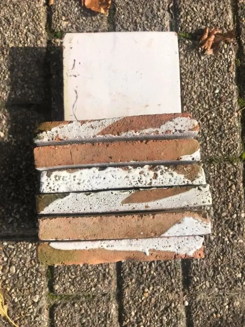 Carreaux de sol anciens émaillés