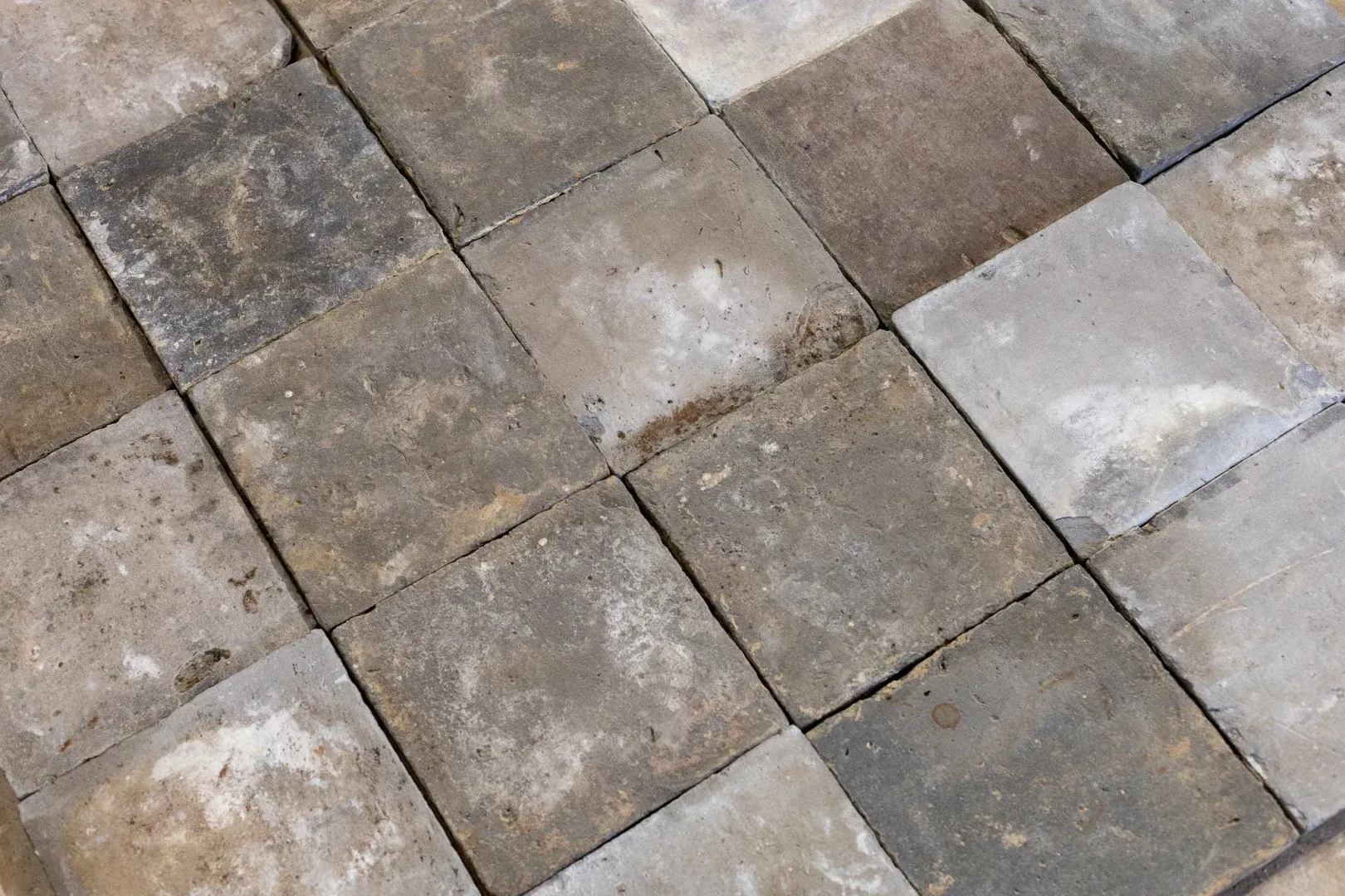 Carreaux de sol anciens à cuisson réductrice