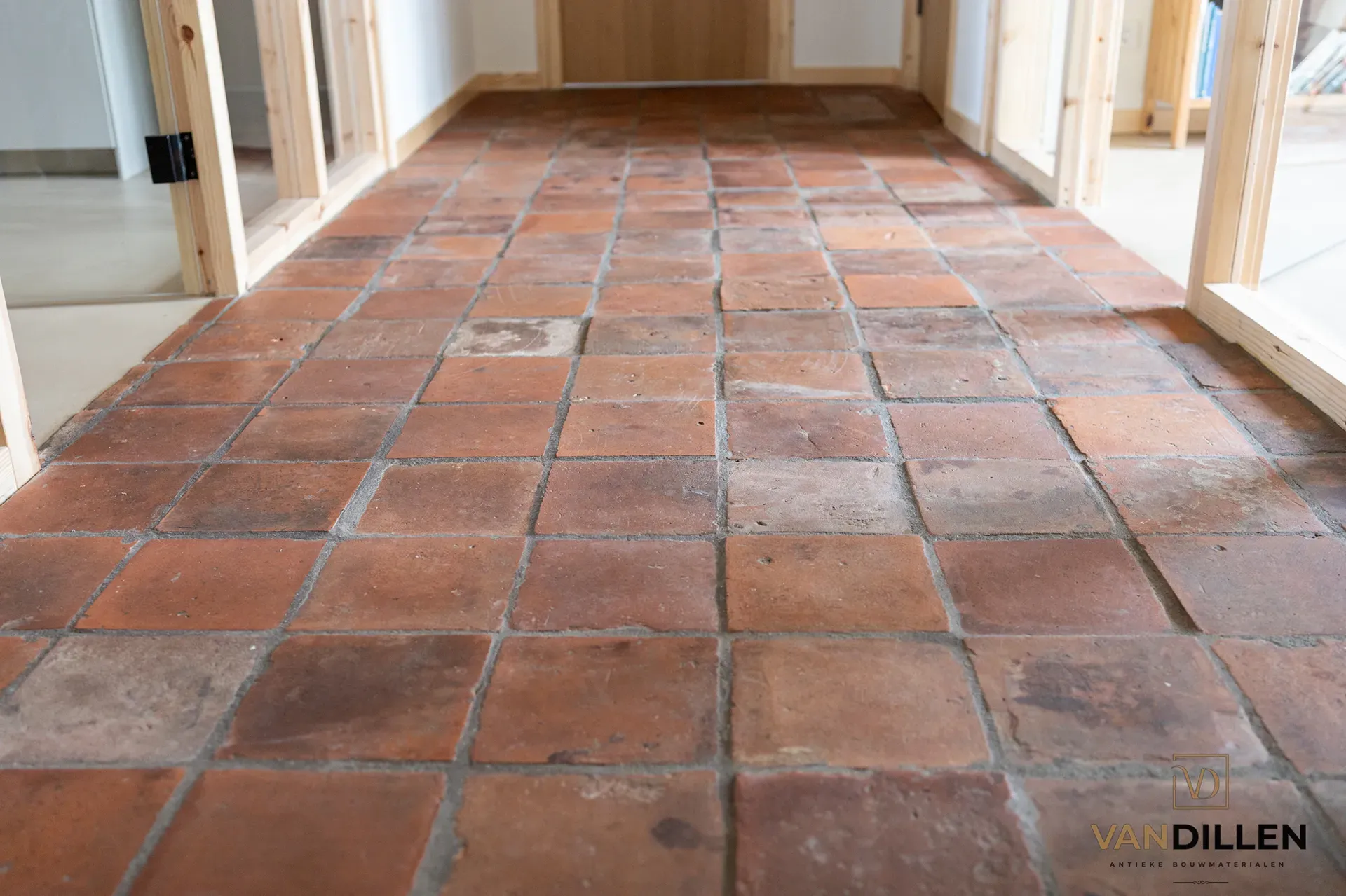 Anciens carrelages rouges hollandais en terre cuite a Opeinde