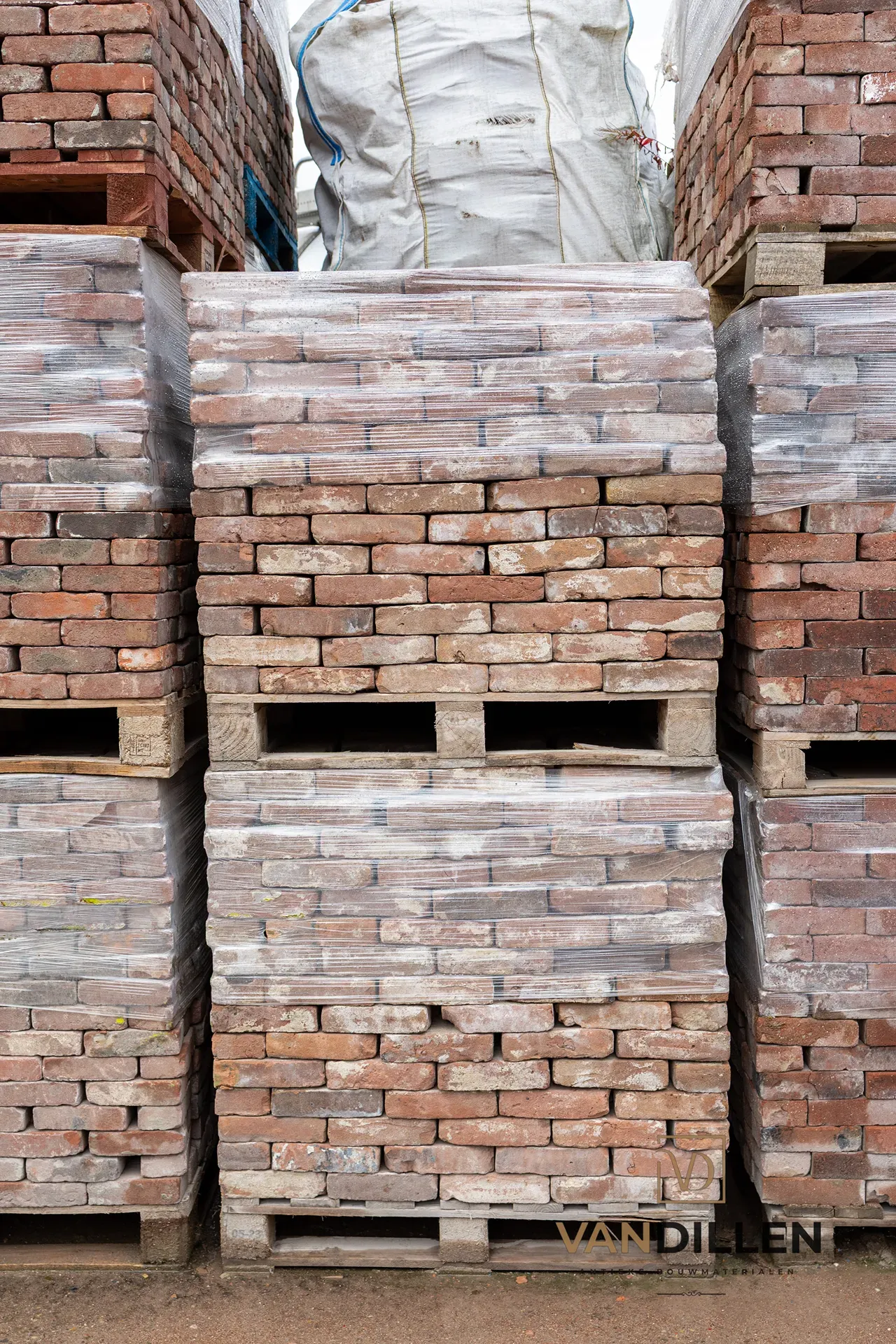 Antique bricks cleaned of mortar