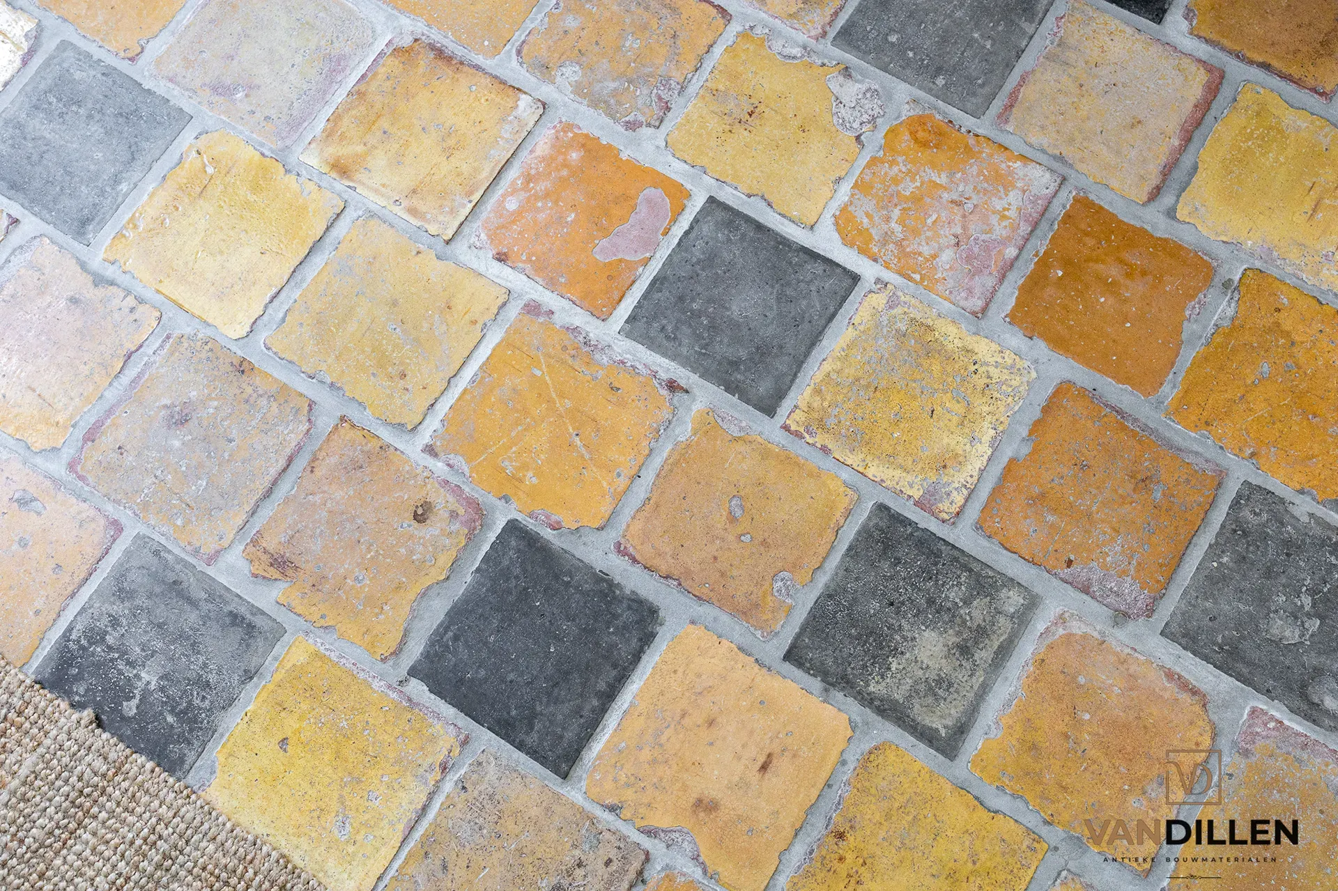 Carreaux de sol anciens de récupération en terre cuite