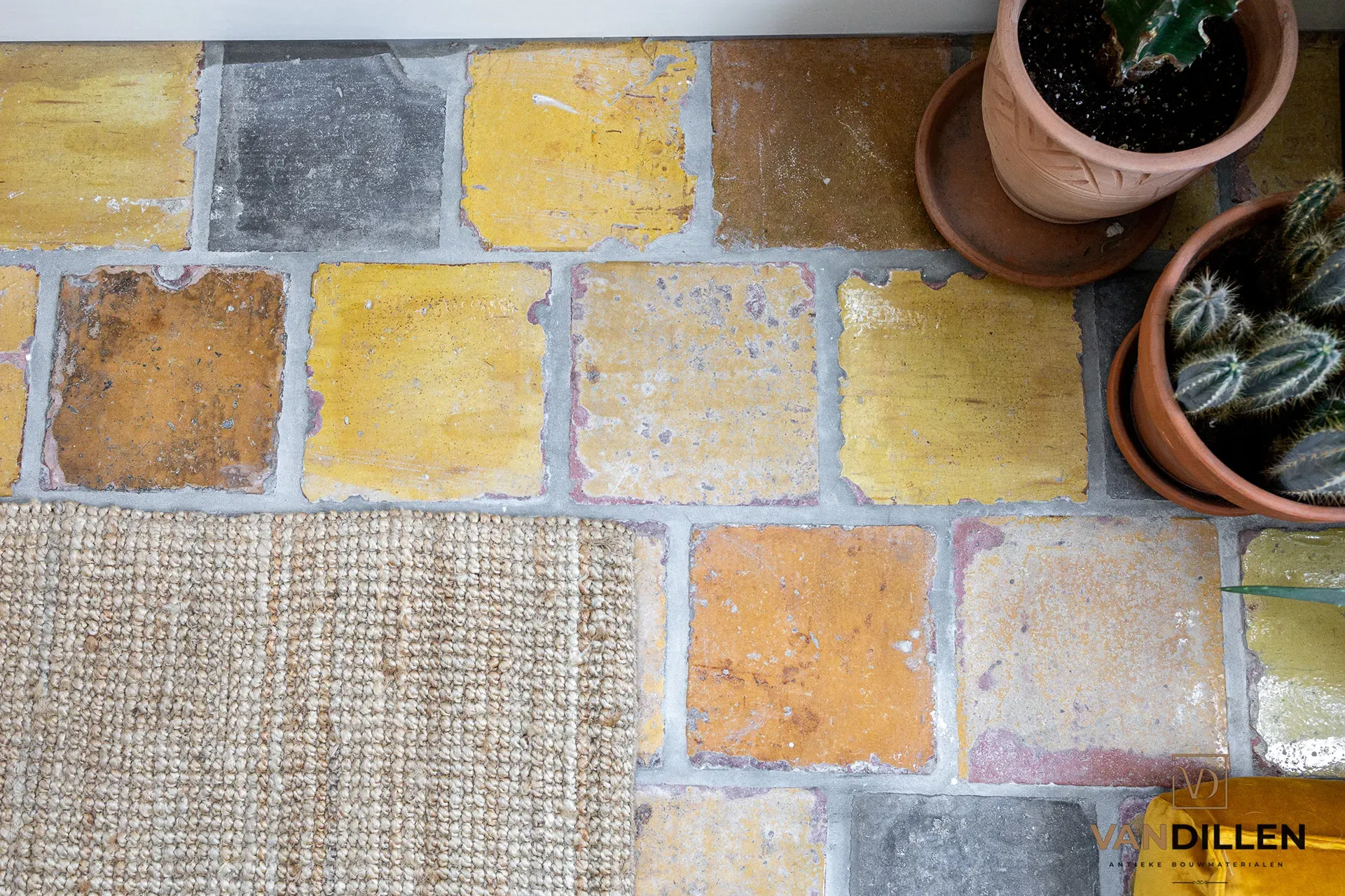 Carreaux de sol anciens, 22 cm