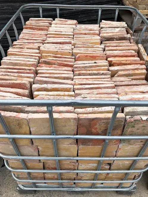Antieke terracotta plavuizen geglazuurd