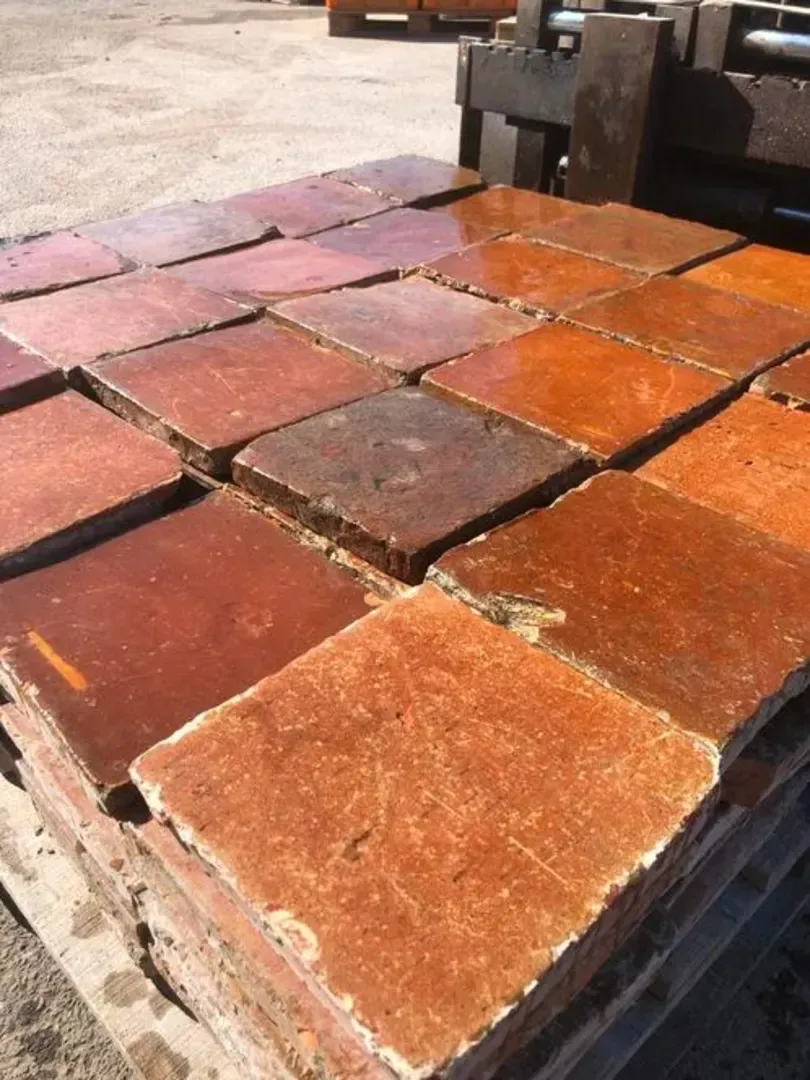 Antique estrikken with brown glaze