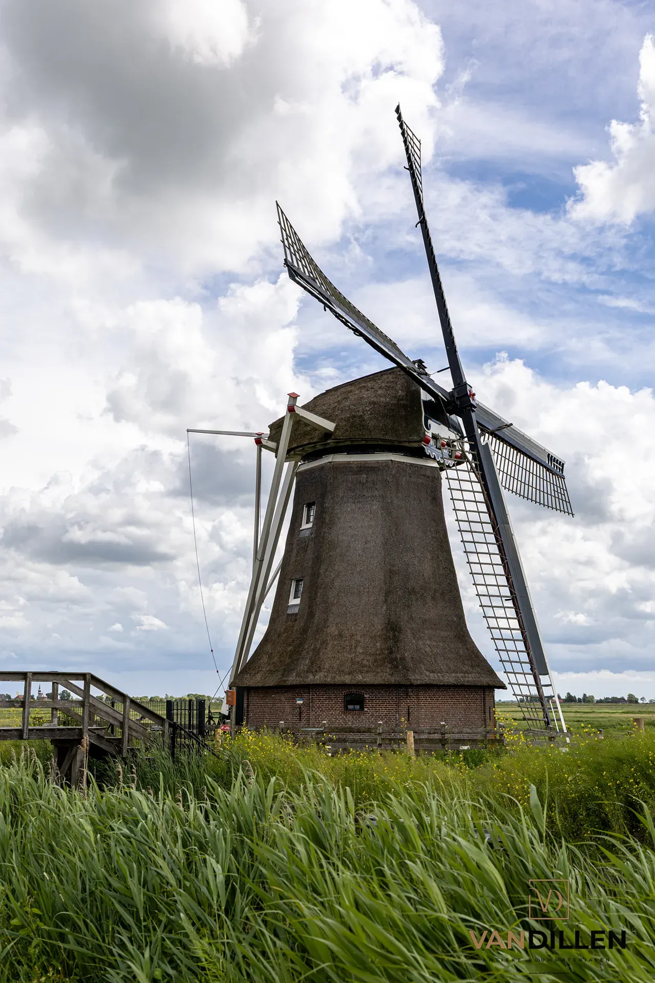 Bauern-Geeltjes bei einer Muehle in Wergea