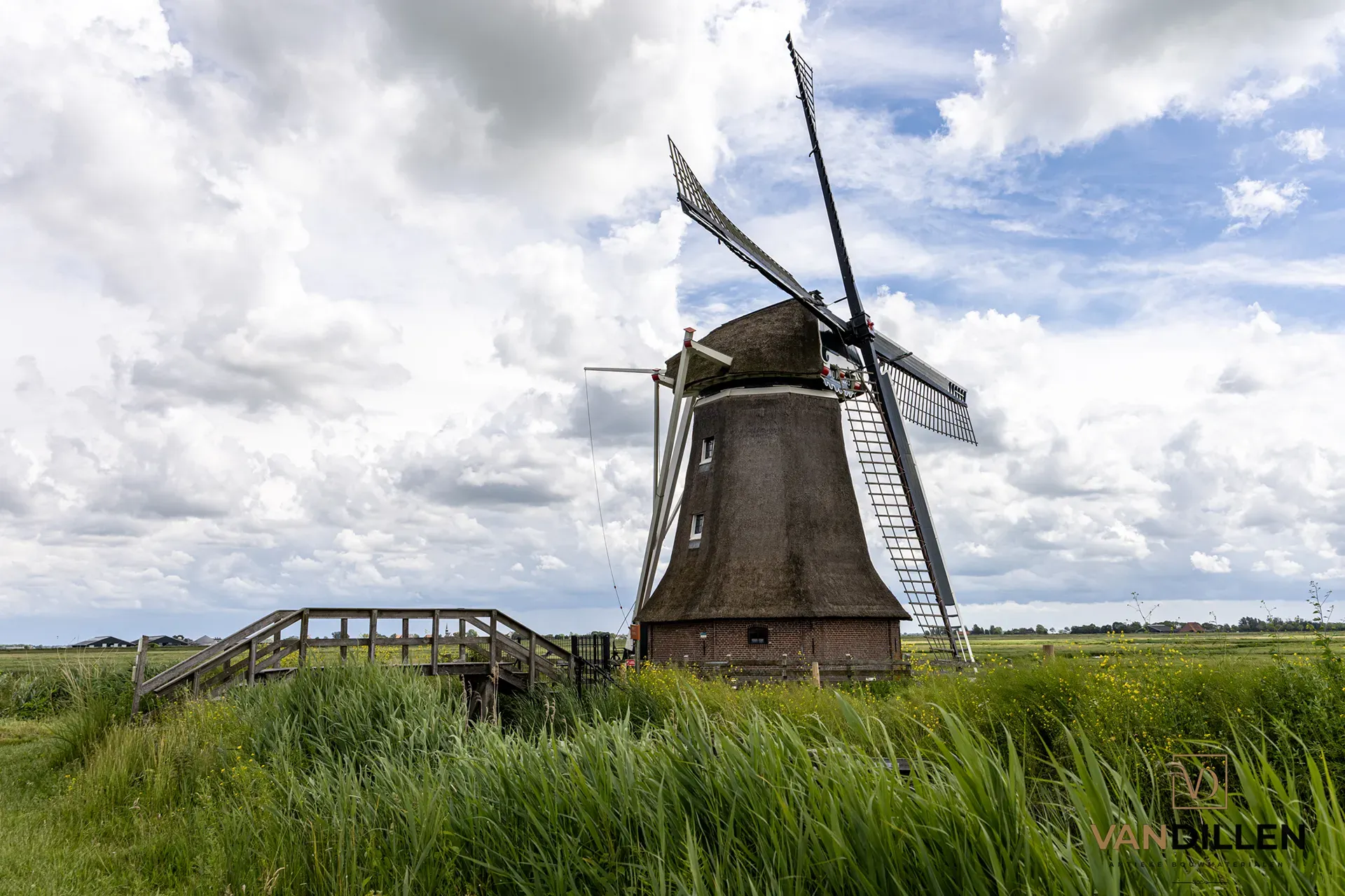 Bauern-Geeltjes bei einer Muehle in Wergea