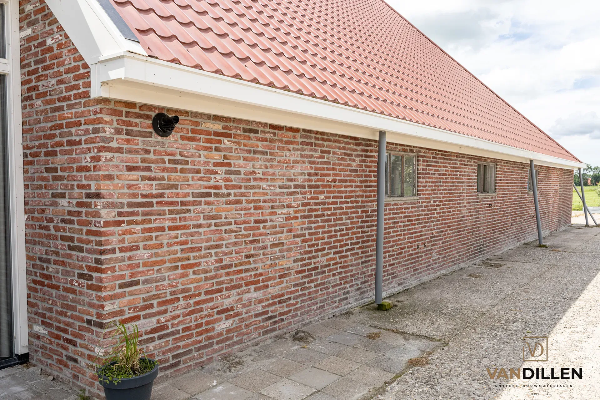 Briques frisonnes authentiques faconnees et recuperees a Nijland