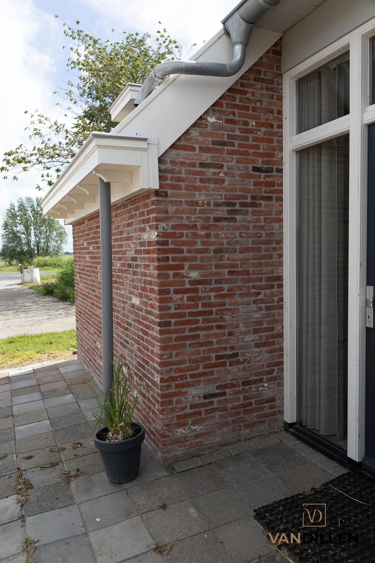 Briques frisonnes authentiques faconnees et recuperees a Nijland