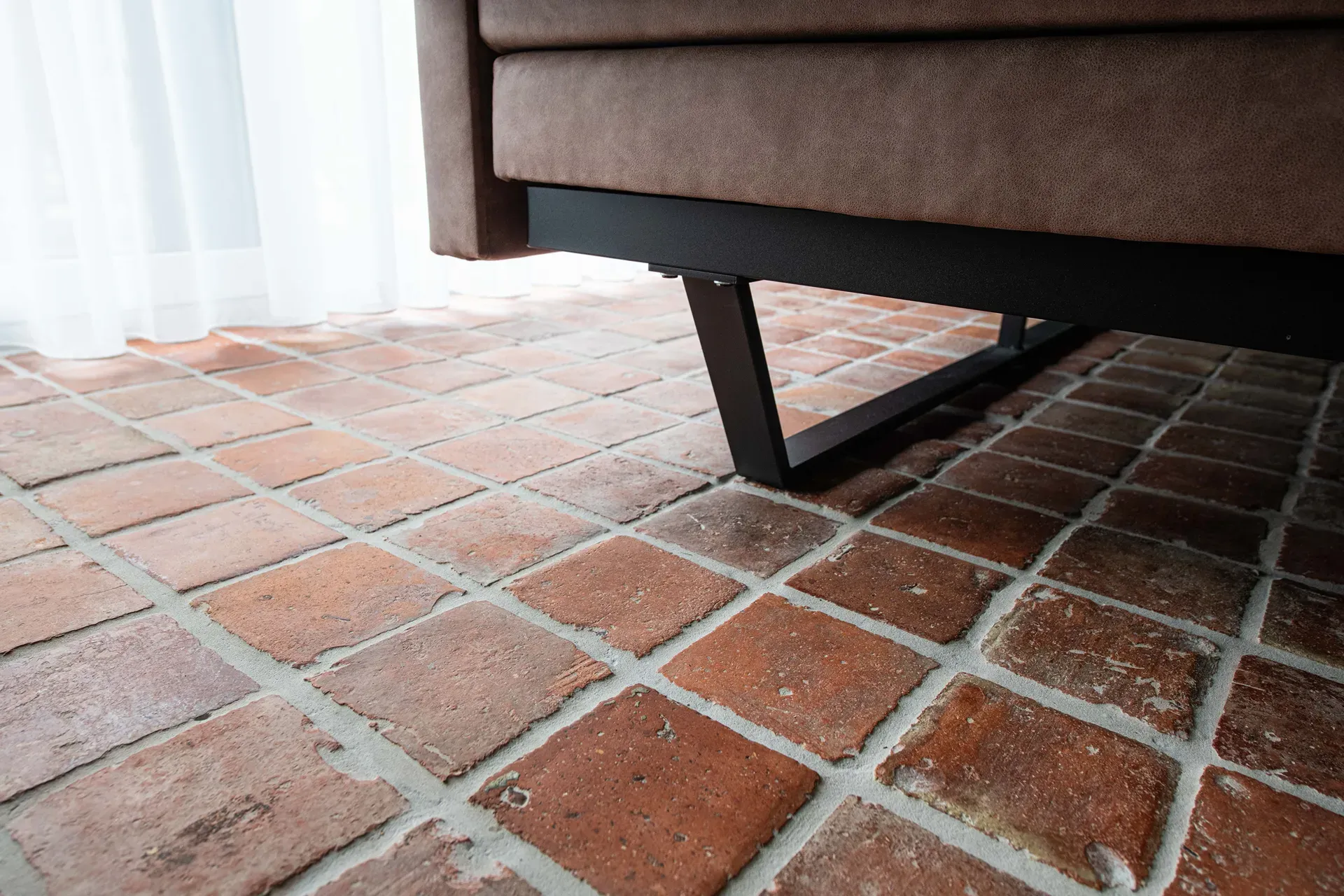 Carrelages francais anciens a nuance foncee