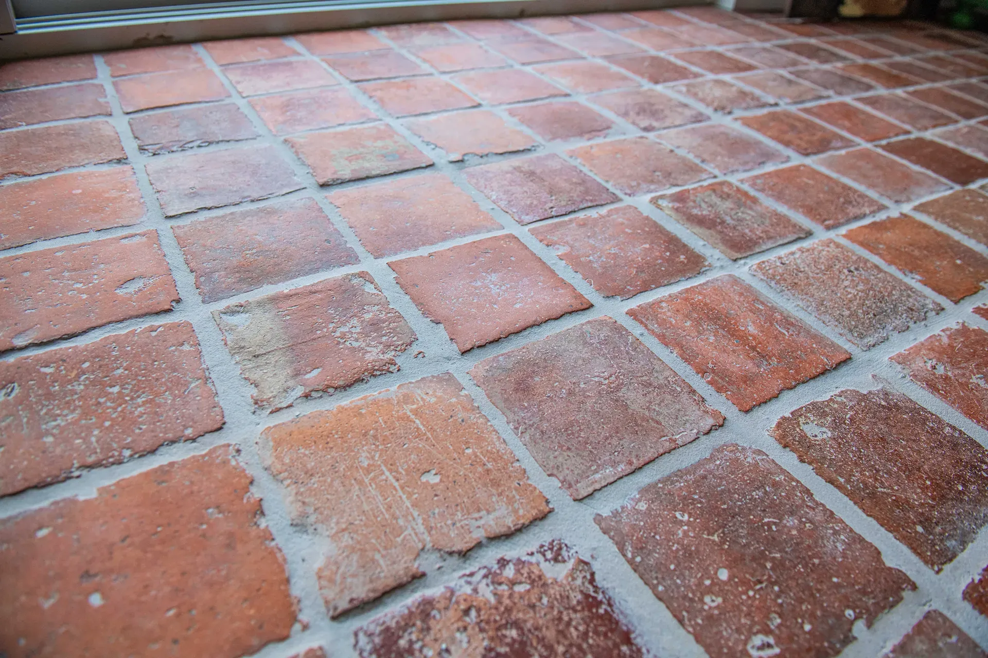 Carrelages francais anciens a nuance foncee