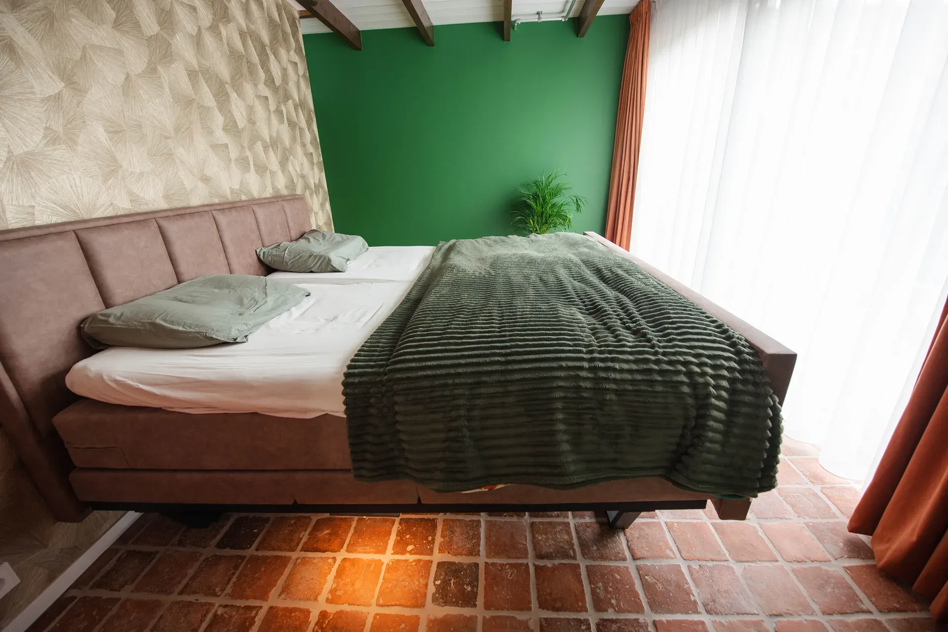 Dark-toned French terracotta tiles