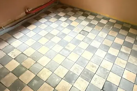 Fin de lot : 9 m² de carreaux de sol anciens crème et gris, 16 x 16