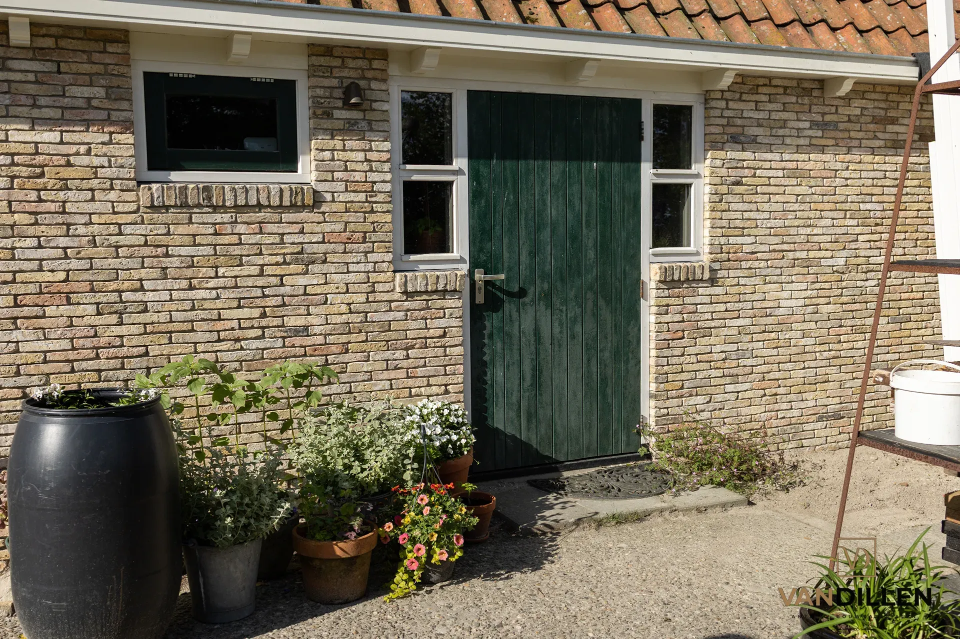 Friese geeltjes 22x5 bij nieuwbouwboerderij in Gaast