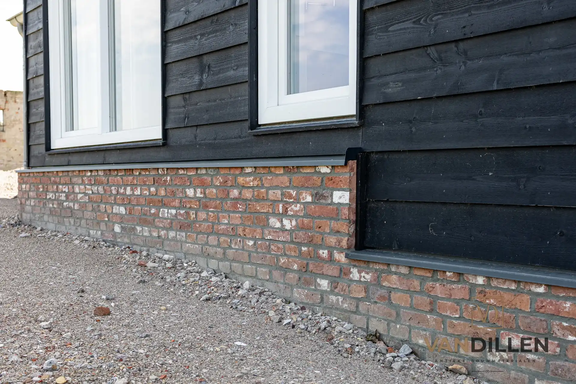 Gebikte Rode Stenen Verkopen Of Kopen