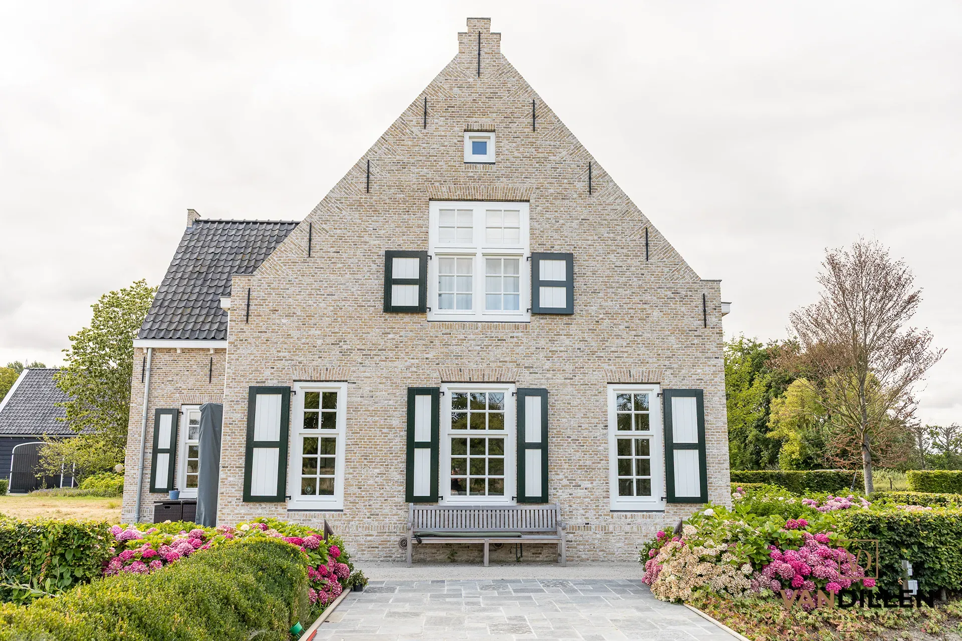 Gele handvorm ijsselstenen in Zuid-Nederland