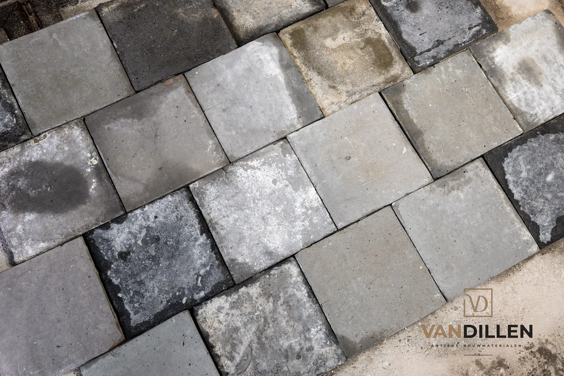 Fin de lot de carreaux de sol gris, 20 cm