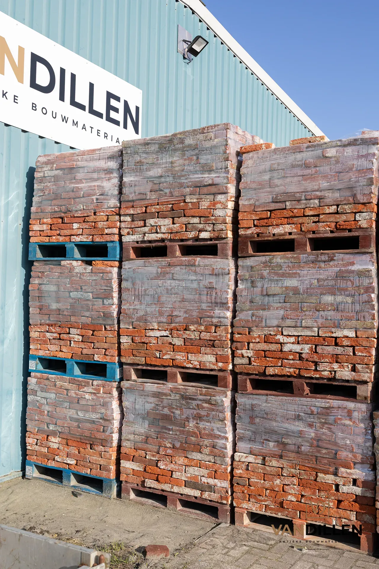 Handmade Groningen bricks with varied red tones