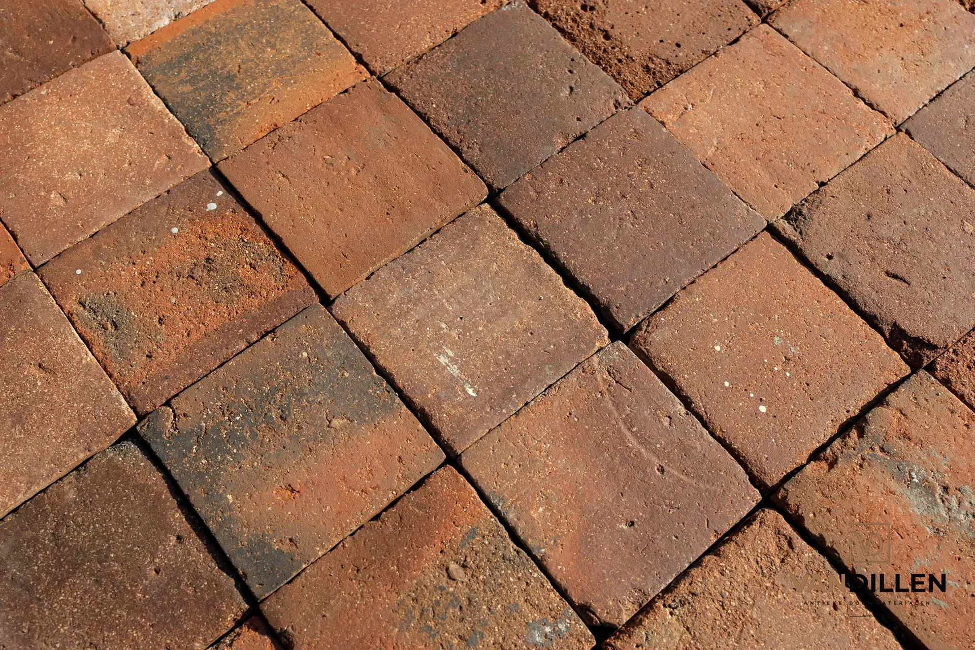 Grand lot de carreaux anciens en terre cuite