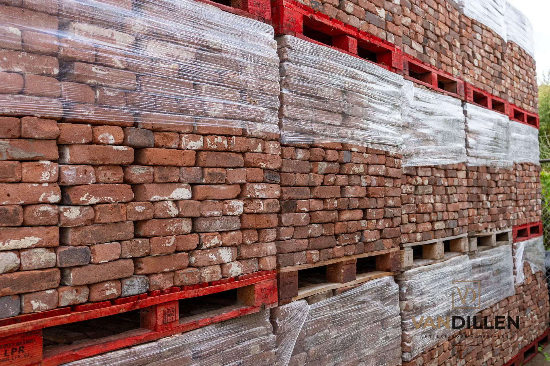 Large batch of old facing bricks