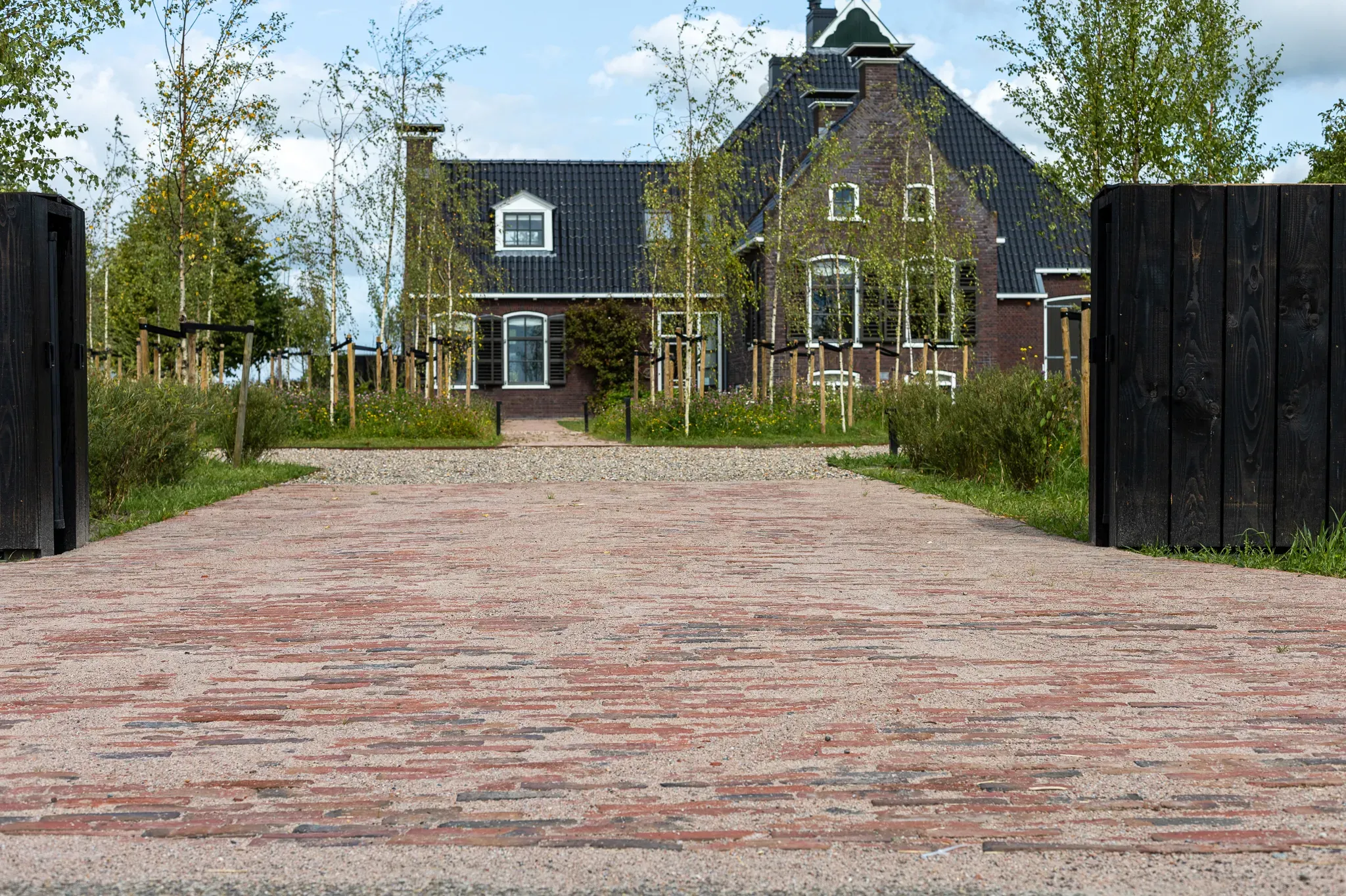 Oprit van Groninger steen in Heeg 3