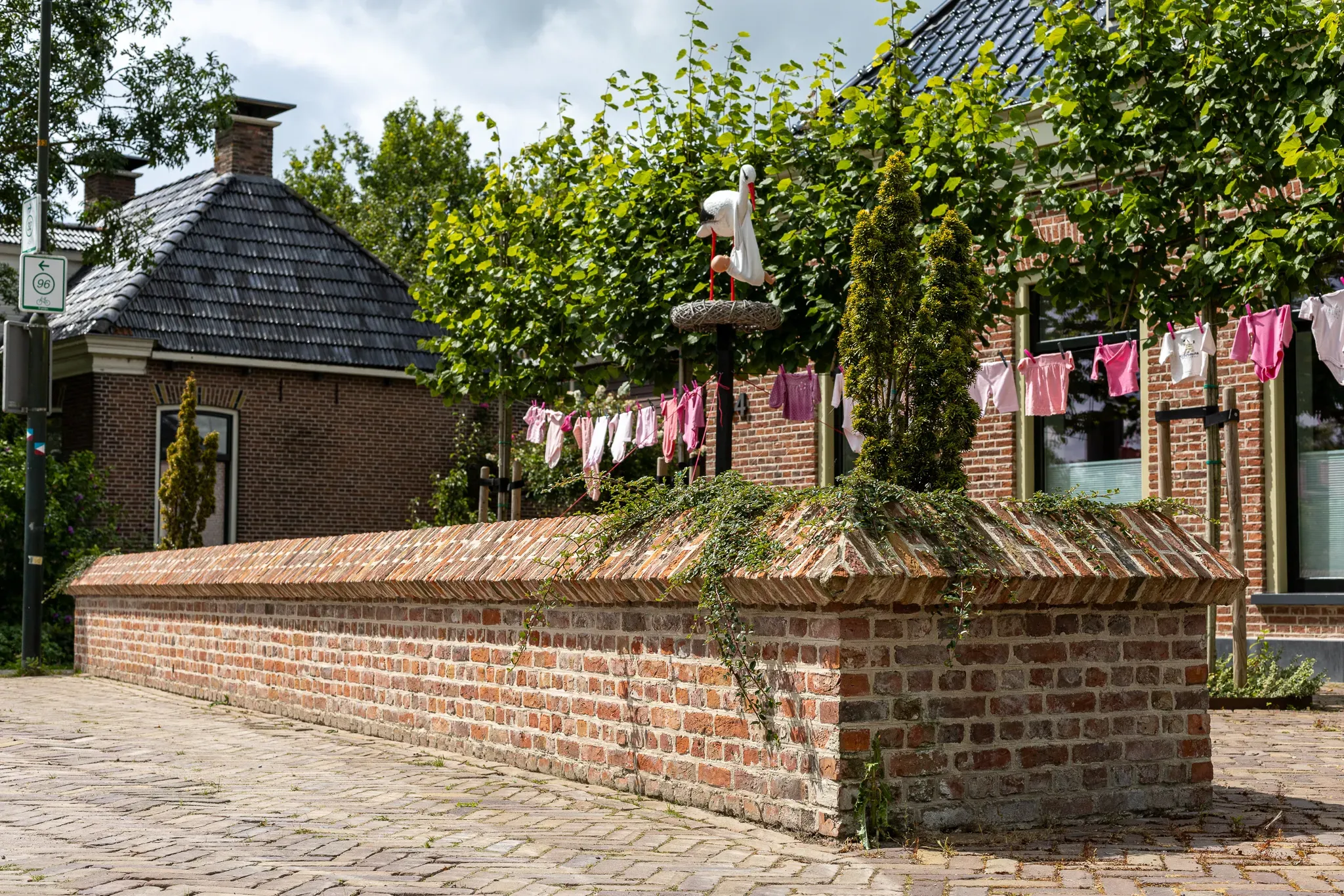 Laag muurtje voortuin in Wergea 4