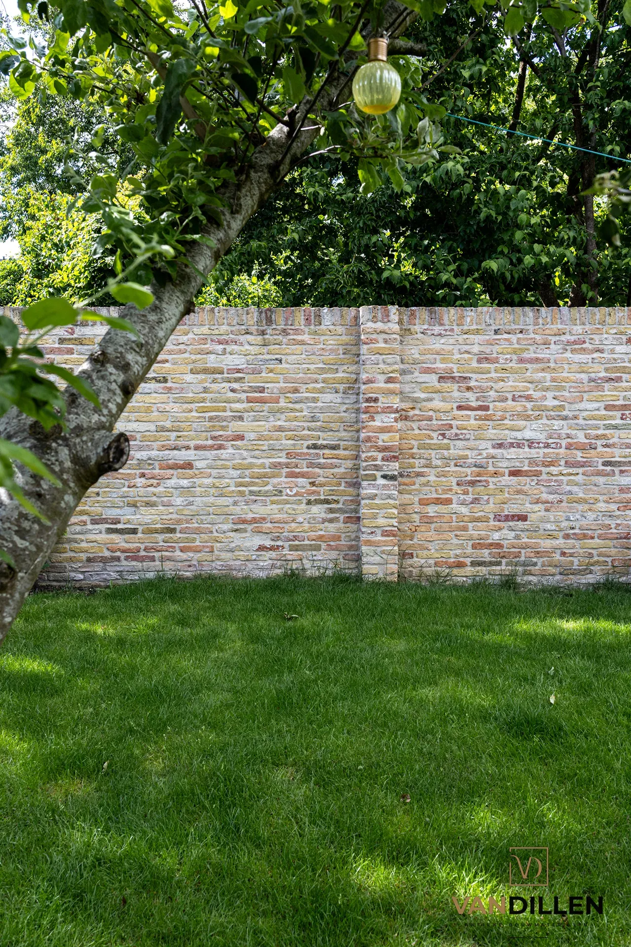 Large format Frisian yellow bricks
