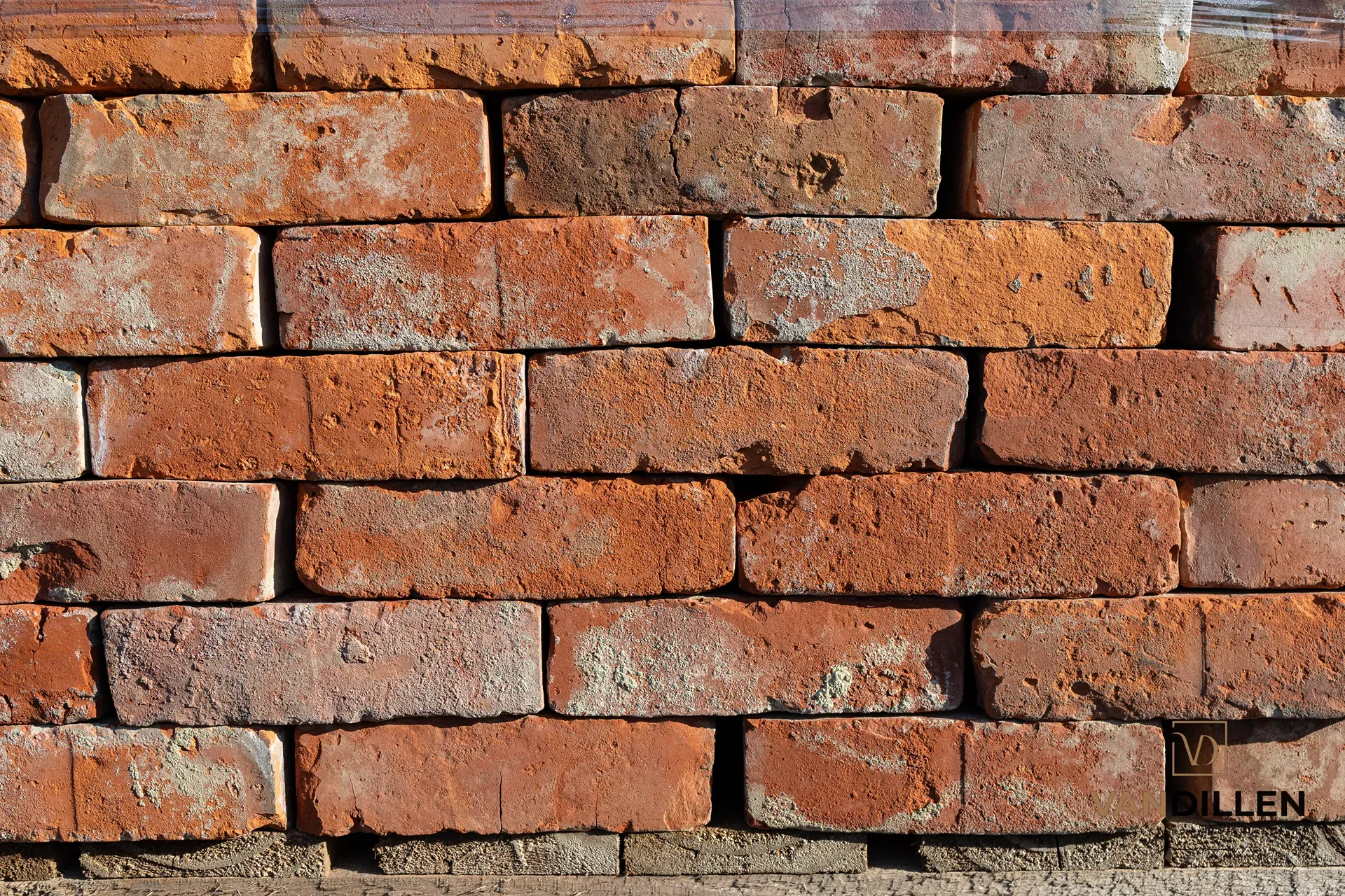Large quantity of hard old red machine-made bricks cleaned of mortar