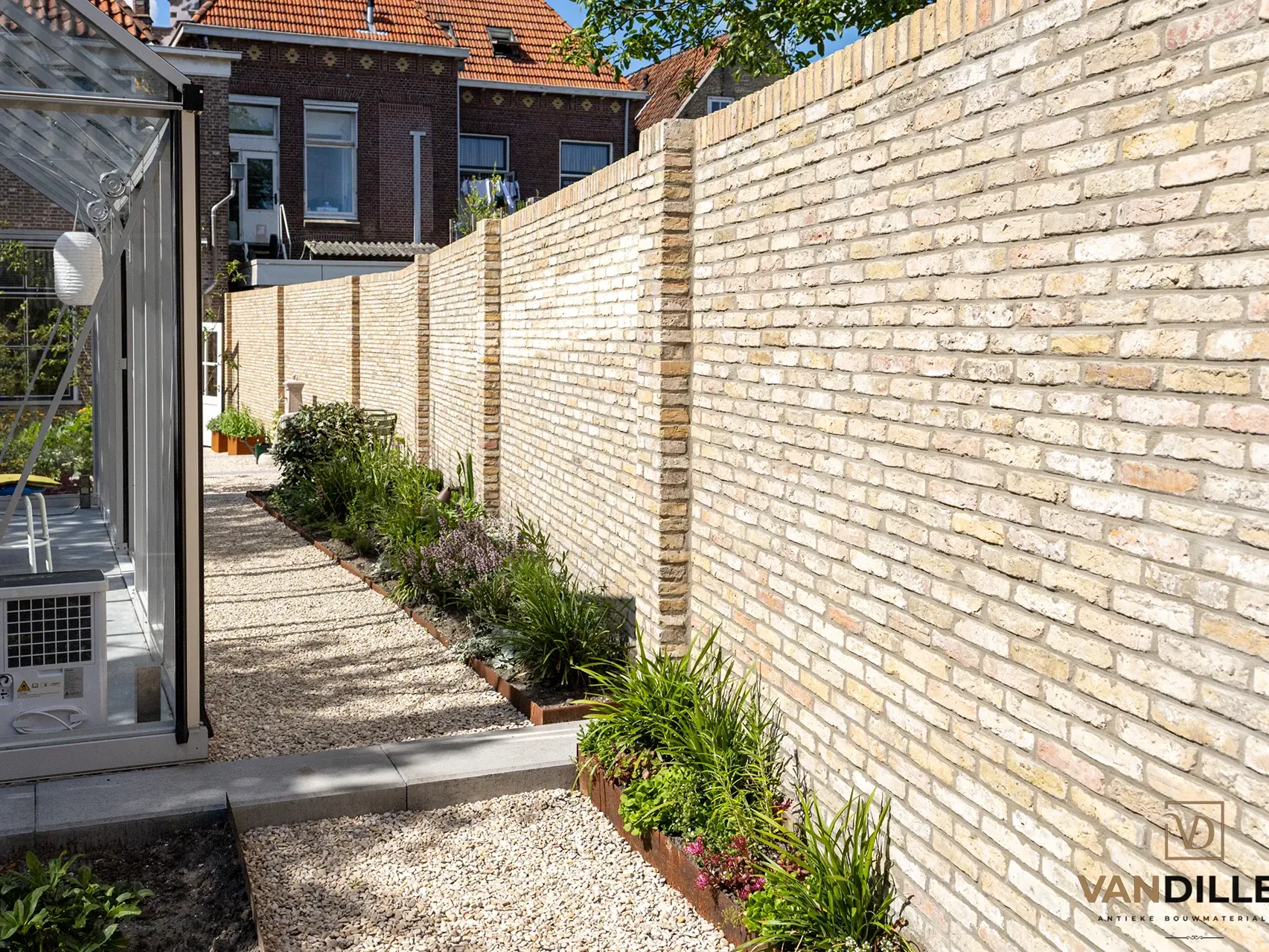 Metselen met oude stenen: zo maakt u een authentieke muur