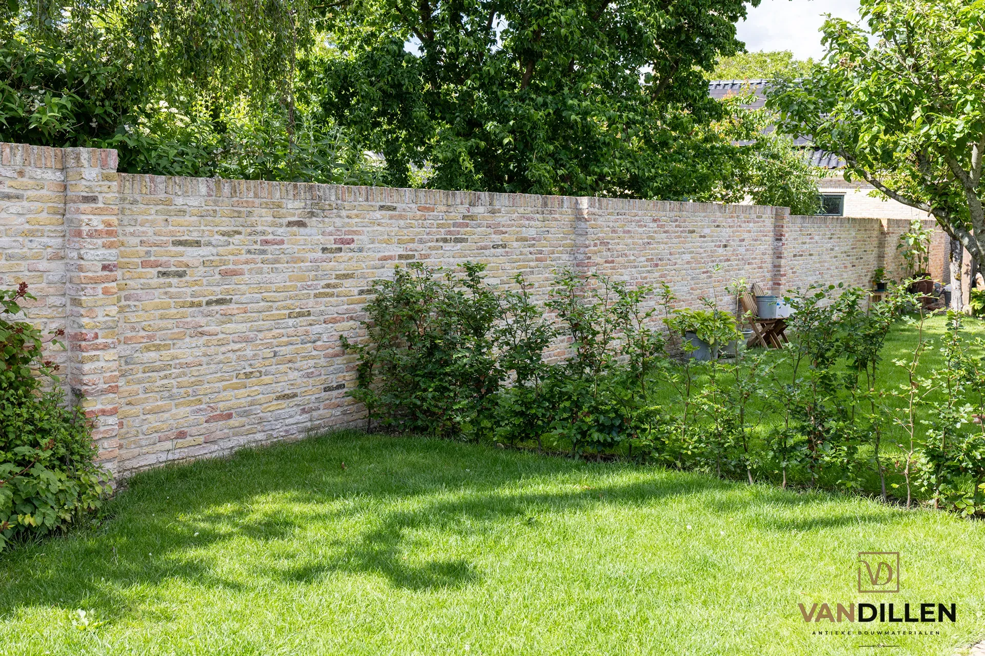 Mur de jardin en briques jaunes frisonnes 22x5 a Bolsward