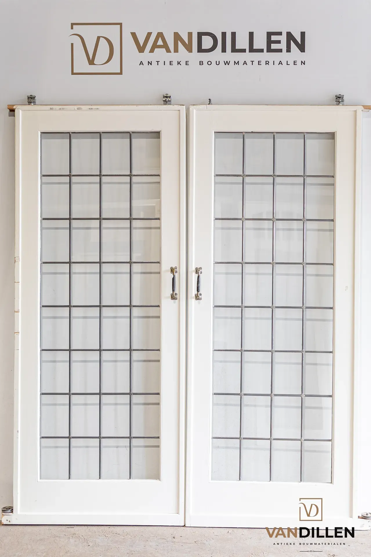 N° 145 : hautes portes anciennes avec poignées et verre incolore, 214 x 87.5