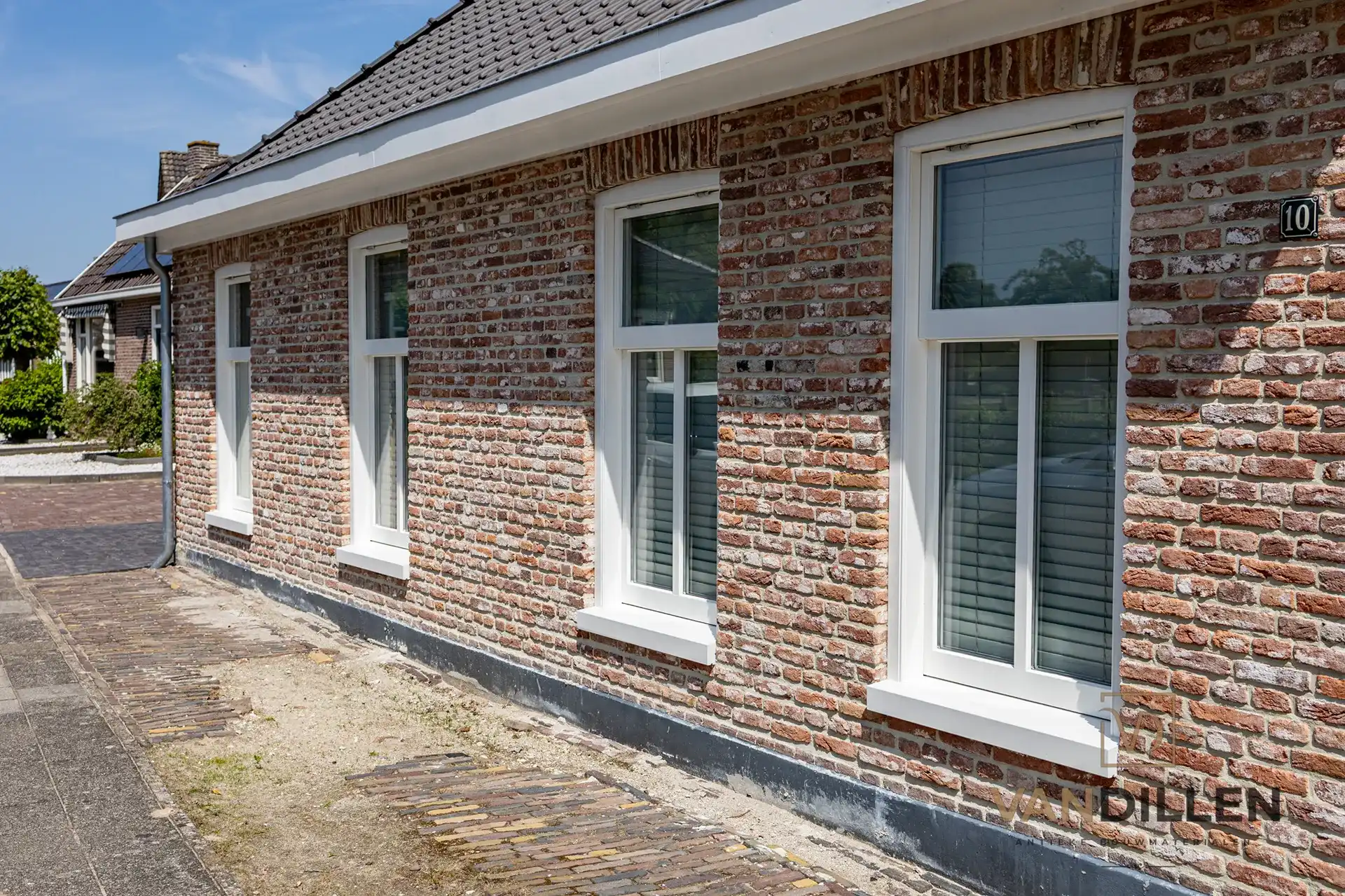 Nieuwbouw Met Antieke Gevelstenen