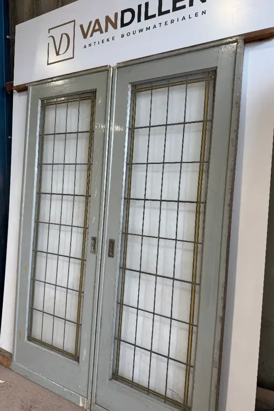 No. 139: Antique period sliding doors with subtle stained glass, 218.5 x 77.5