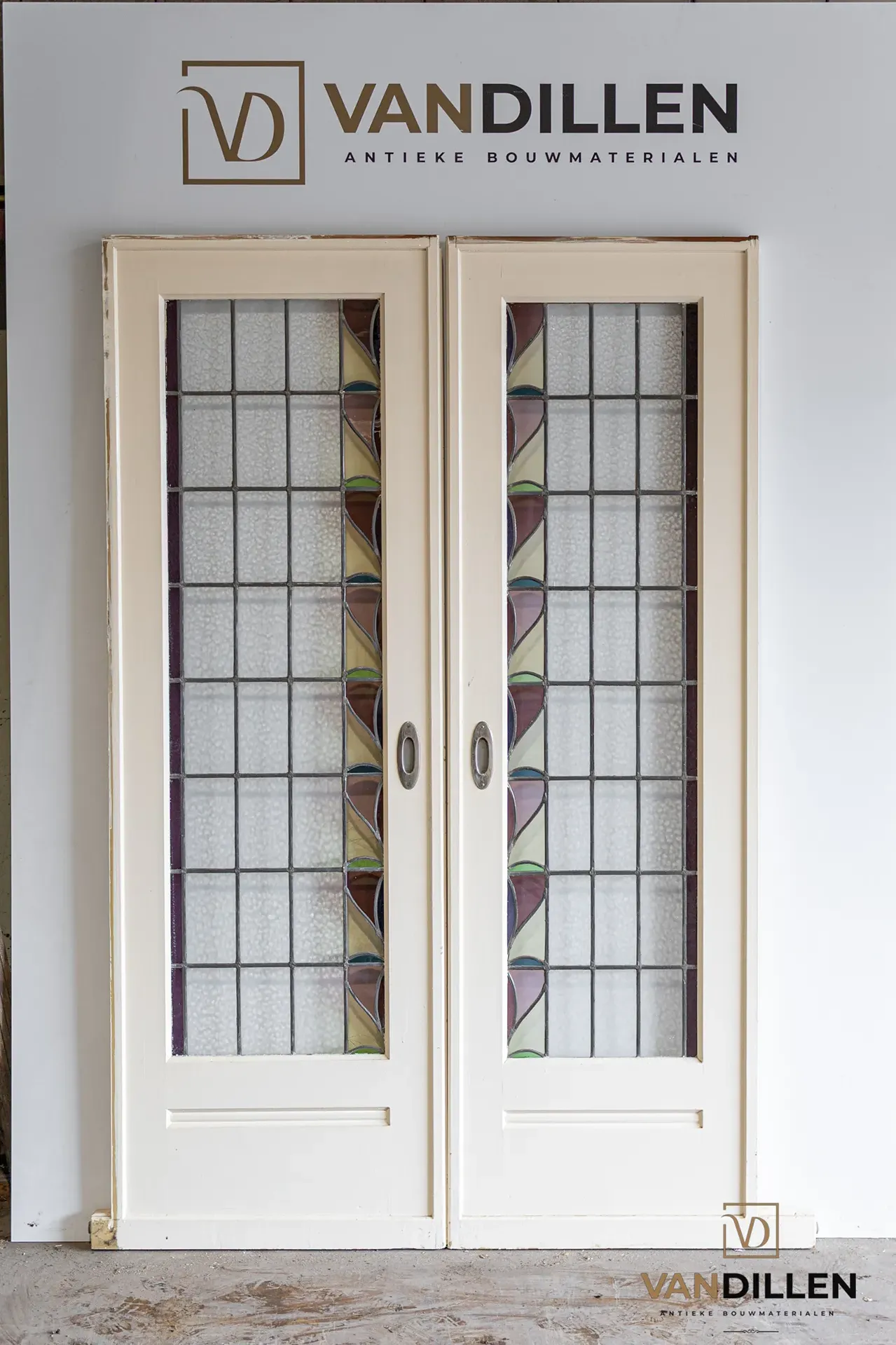 N° 113, portes exclusives de séparation intérieure avec vitraux