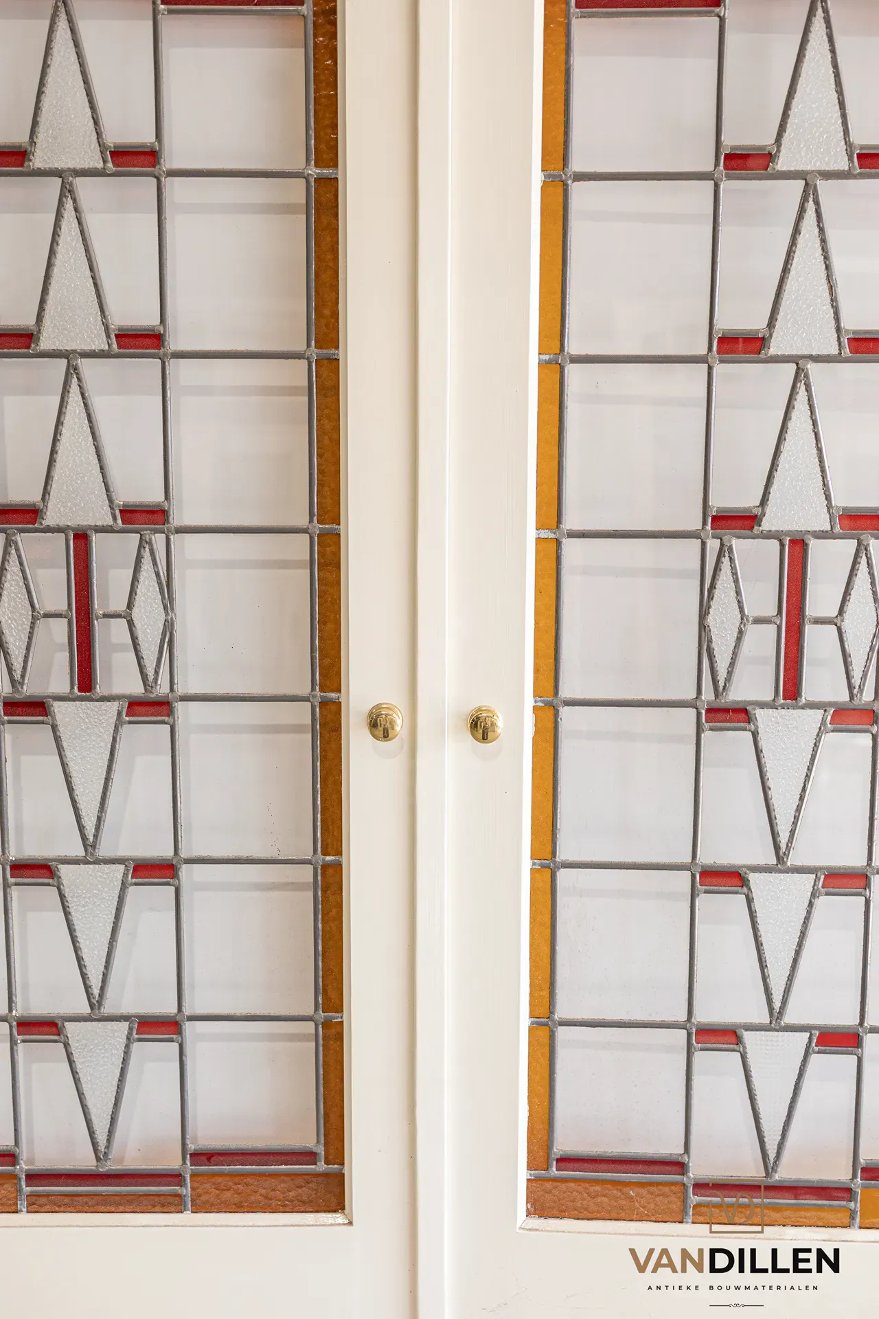 Nr 118; Ensuite schuifdeuren met art deco glas in lood