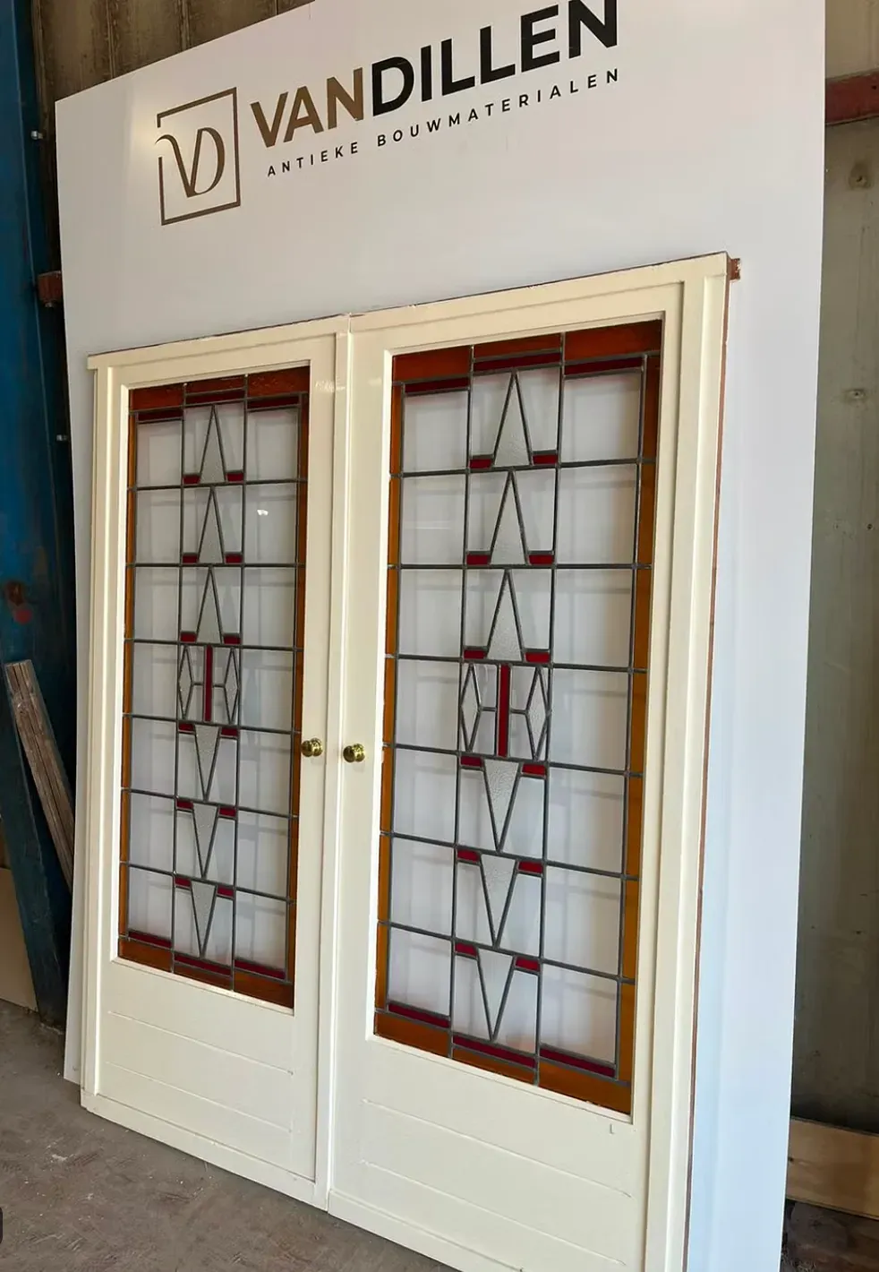 Nr 118 Ensuite schuifdeuren met art deco glas in lood