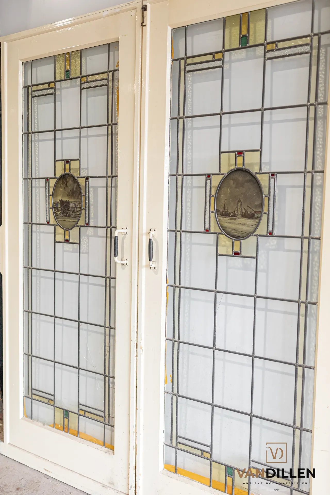 Nr 119; Ensuite schuifdeuren met gebrandschilderd glas in lood