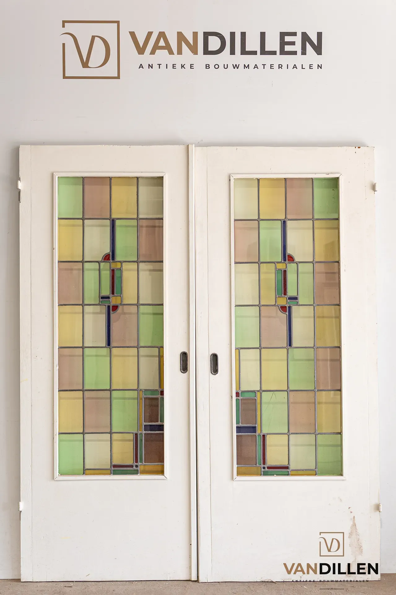 Nr 122 ensuite vouwdeuren met art deco glas in lood